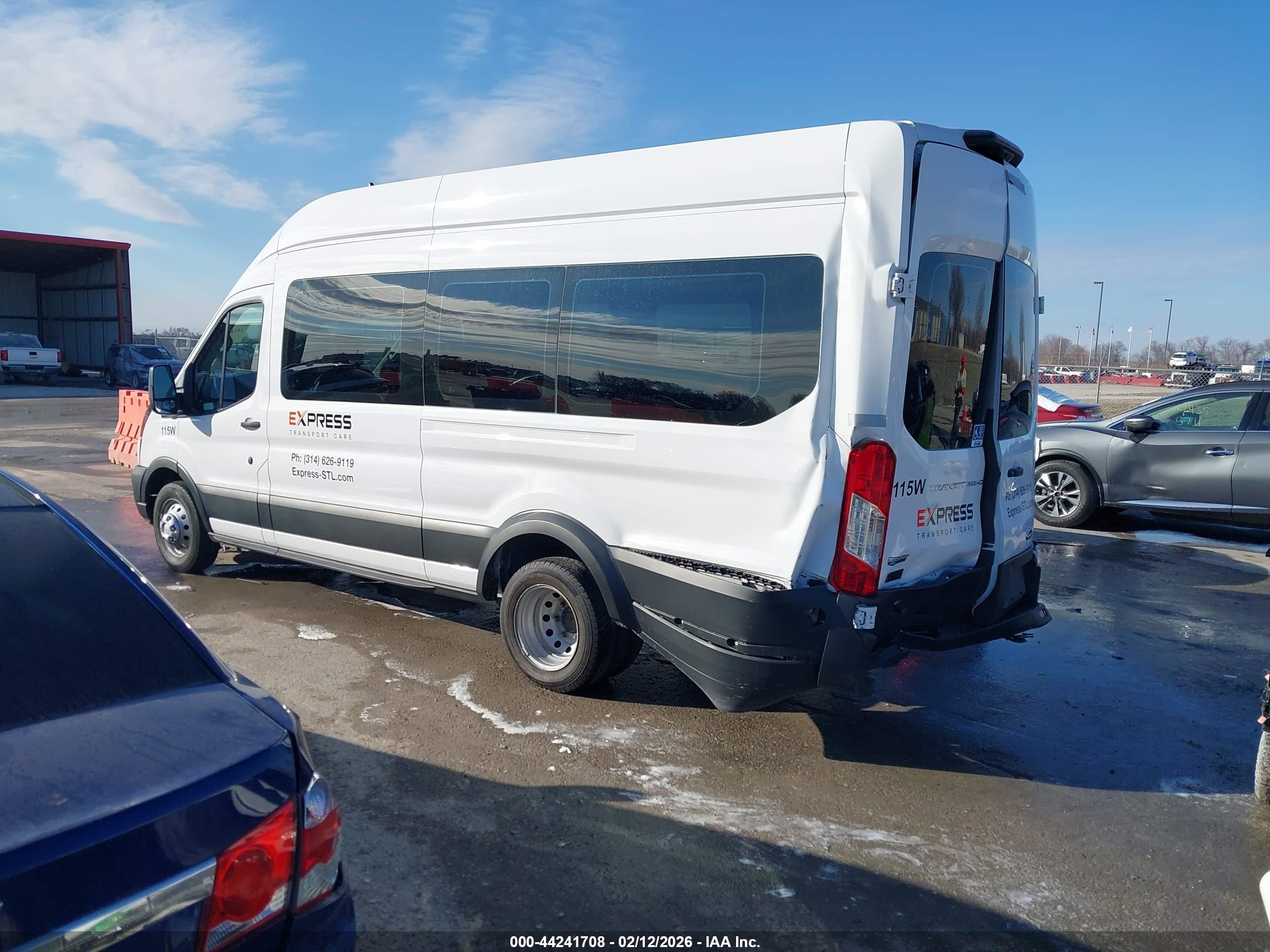 FORD TRANSIT-350 image 3