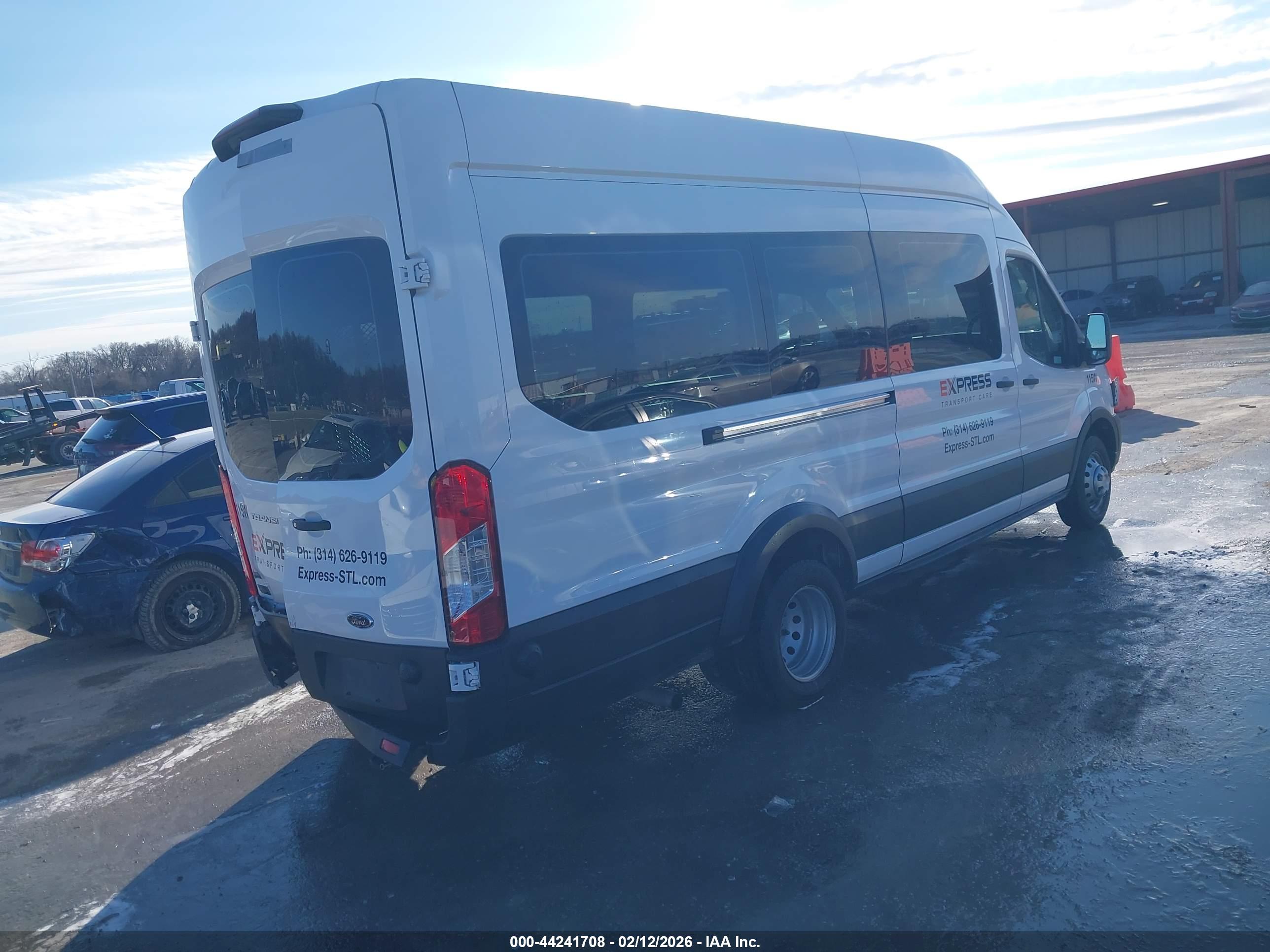 FORD TRANSIT-350 image 4