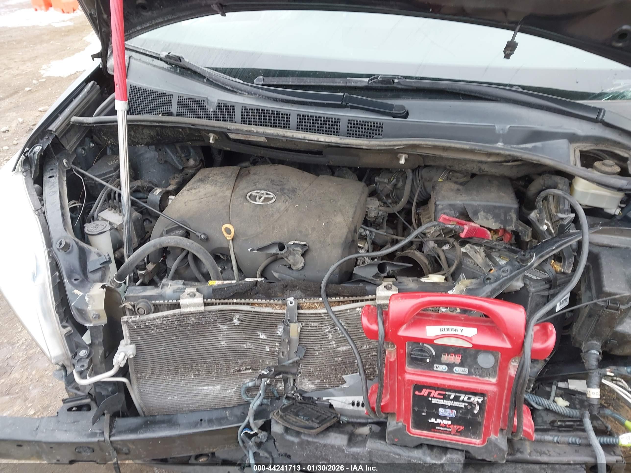 TOYOTA SIENNA image 10