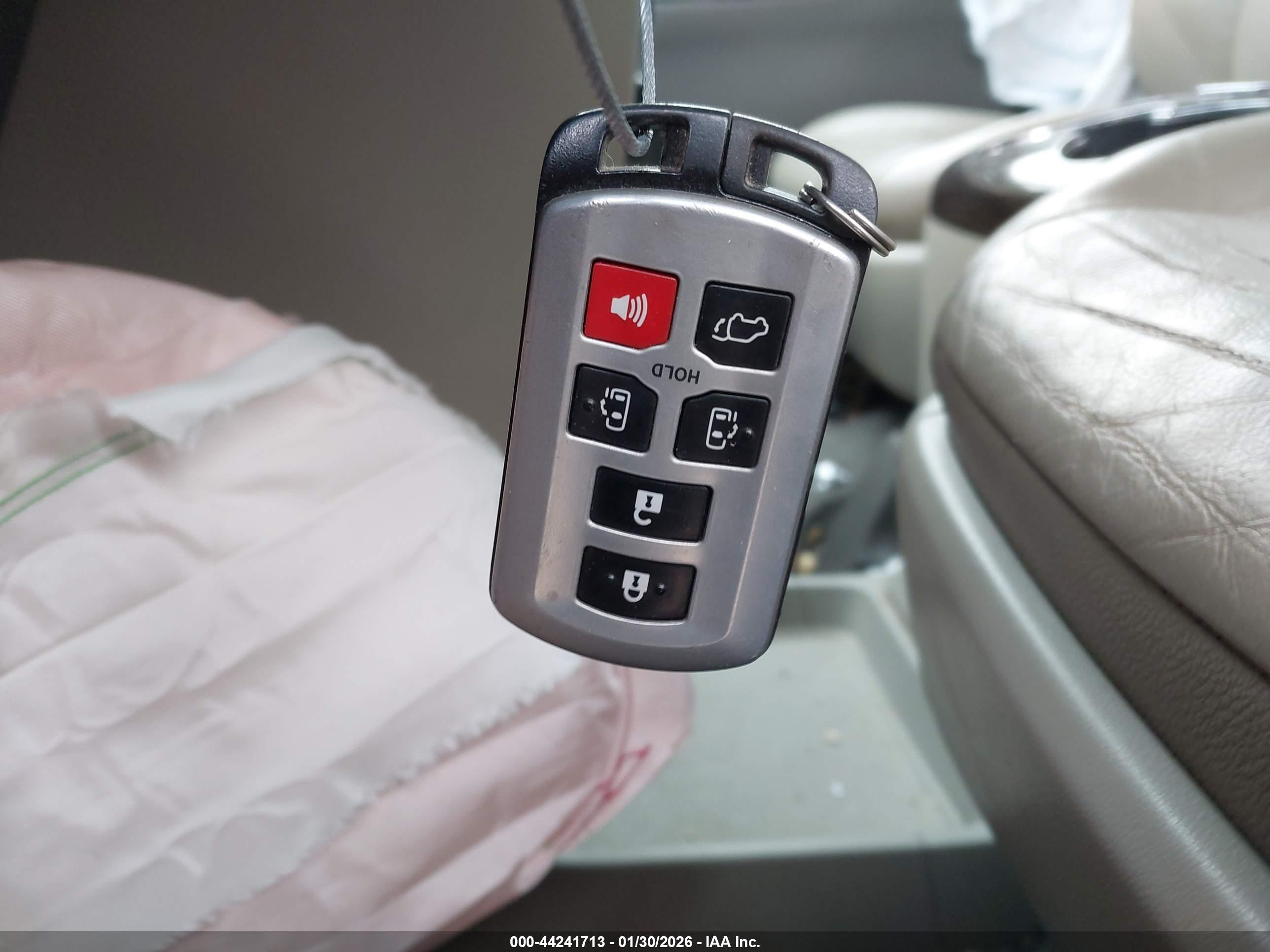 TOYOTA SIENNA image 11