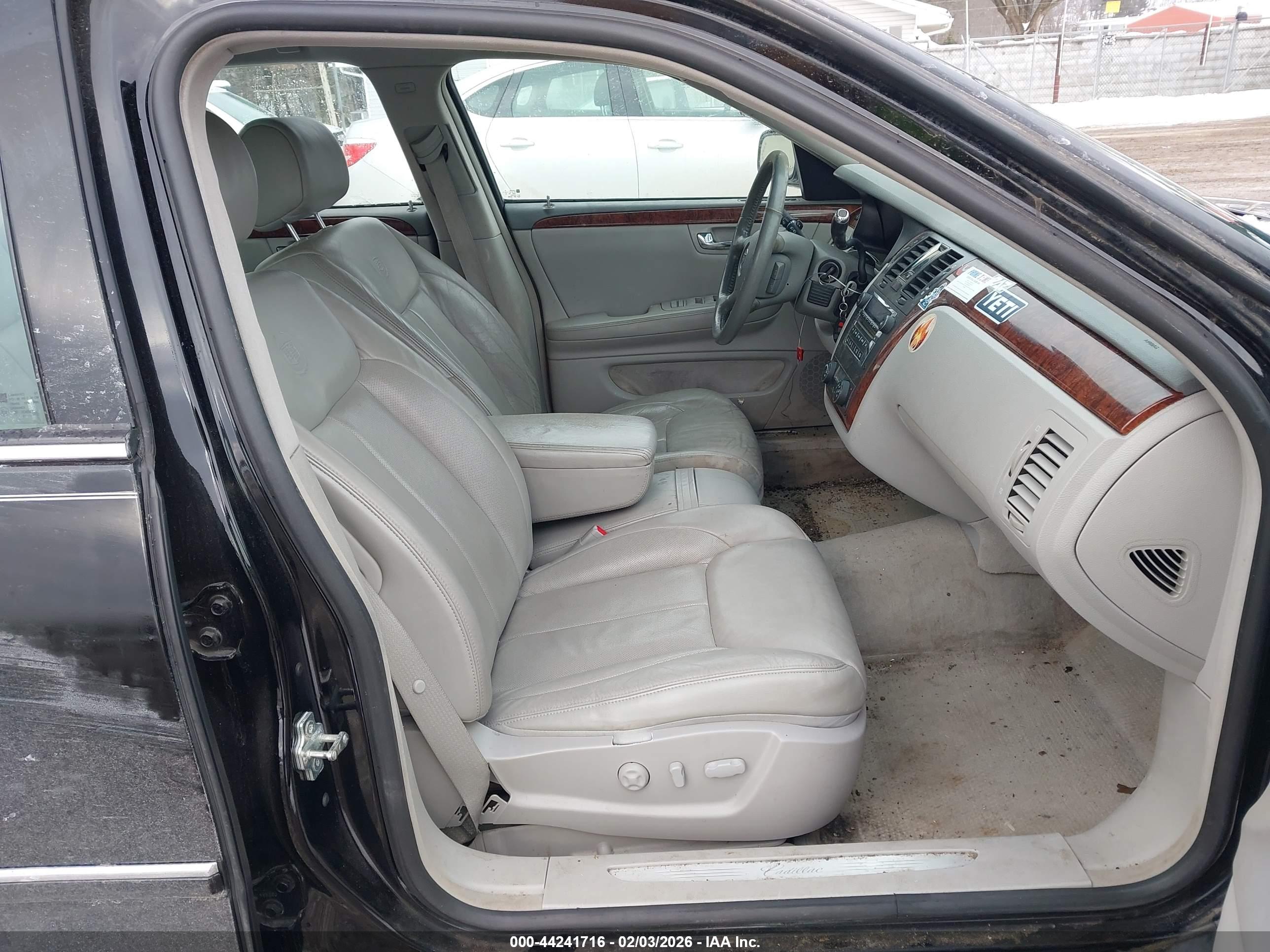 CADILLAC DTS image 5