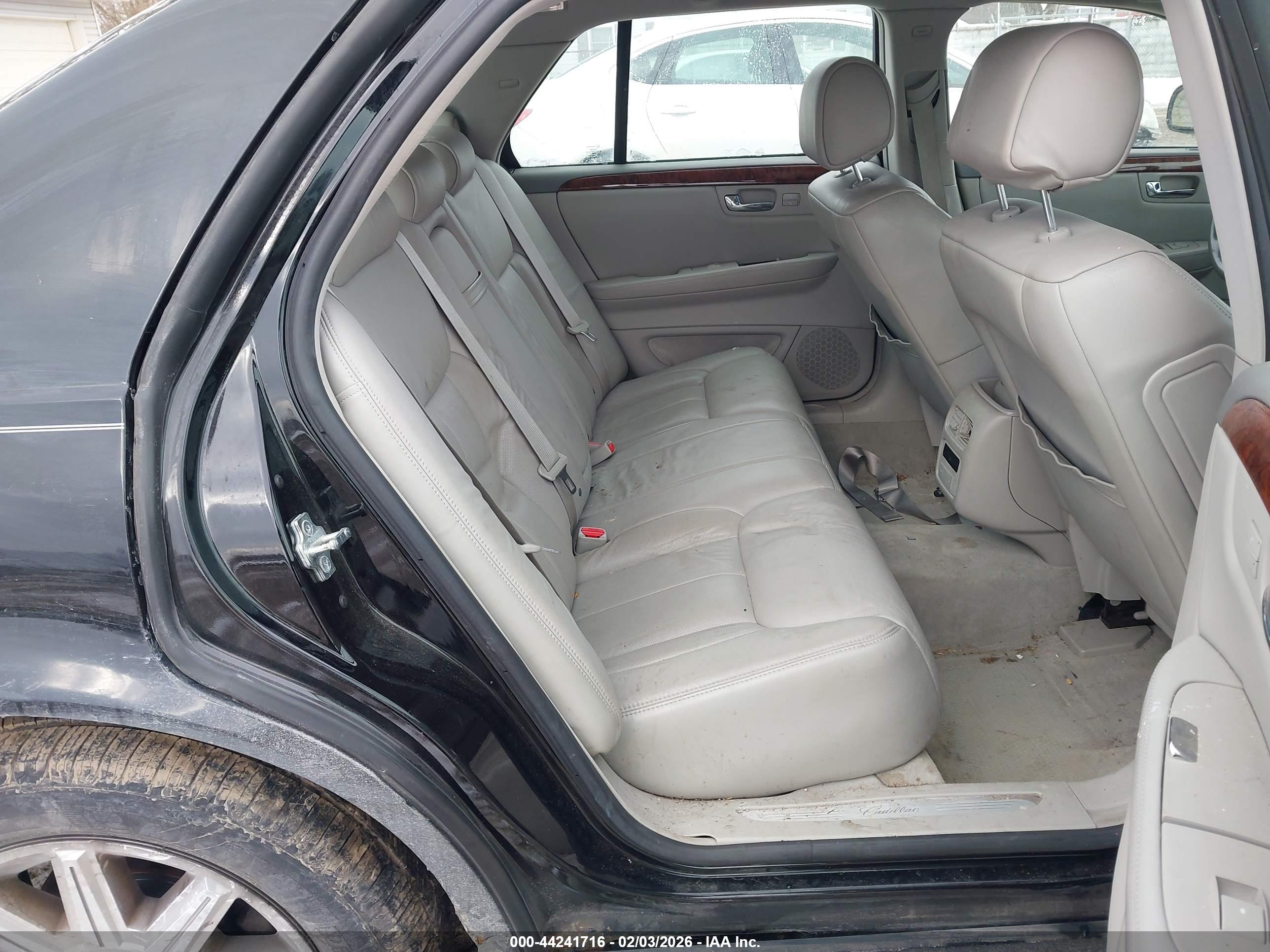 CADILLAC DTS image 8