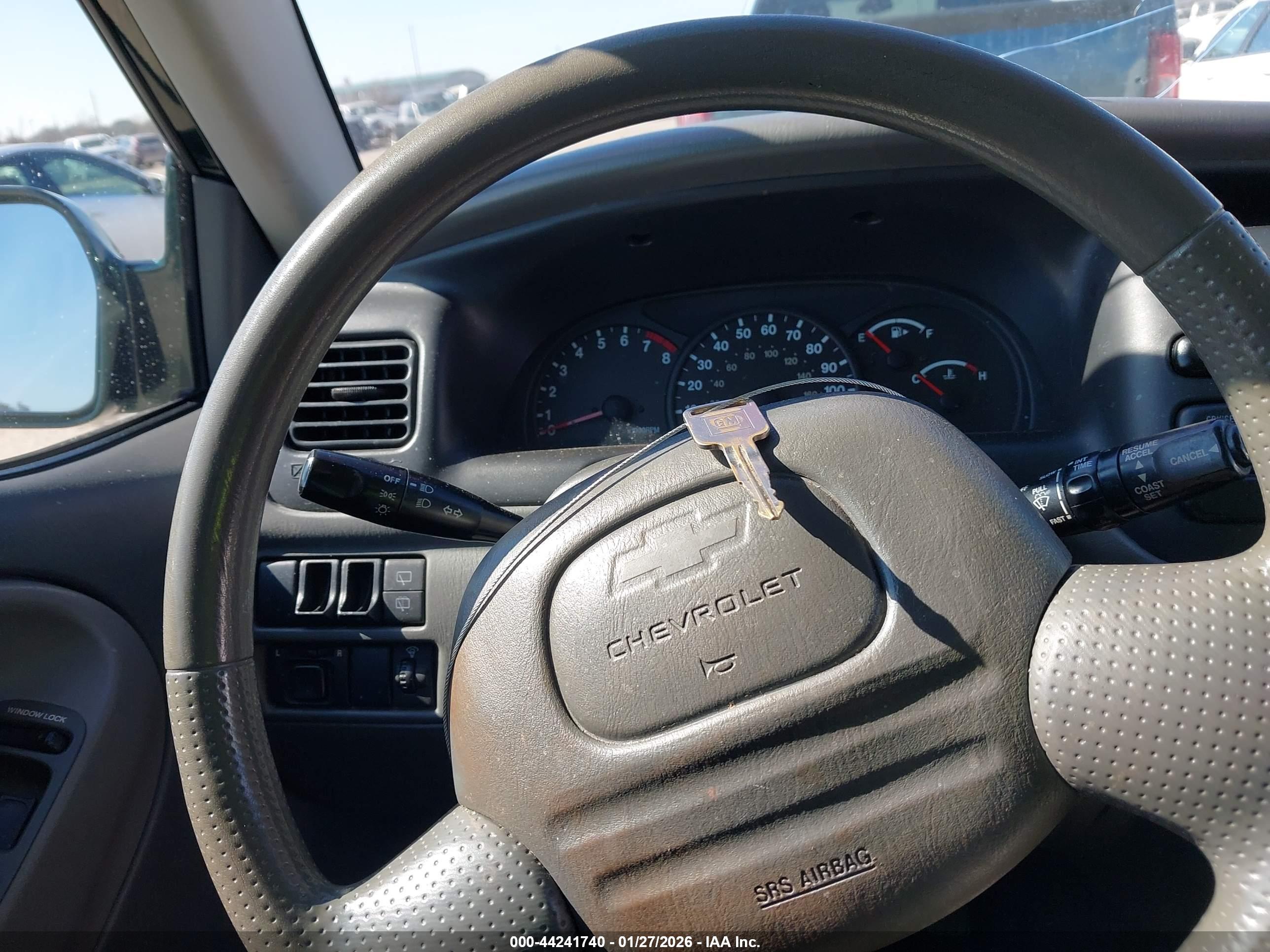CHEVROLET TRACKER image 11