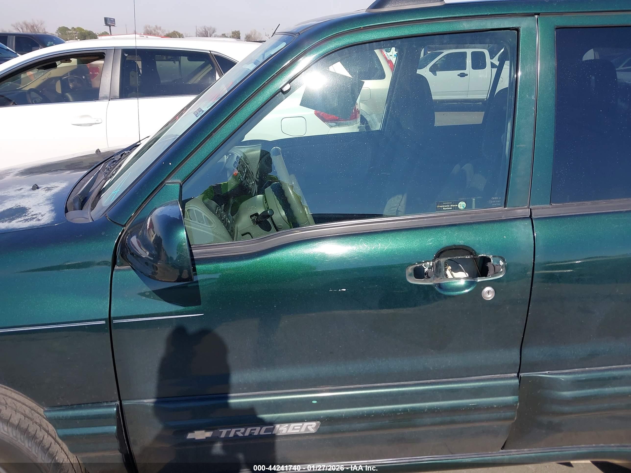 CHEVROLET TRACKER image 6