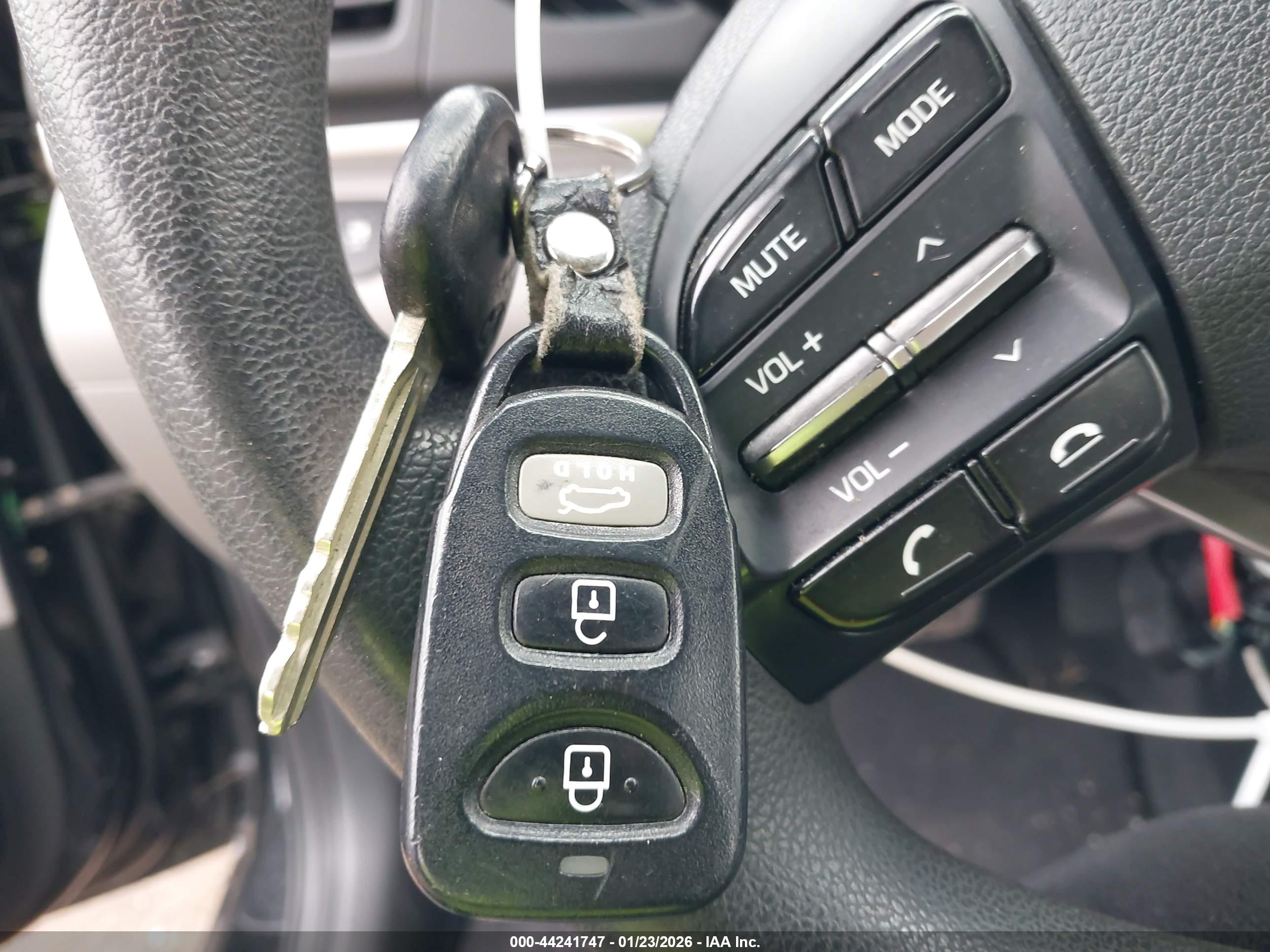 HYUNDAI ELANTRA image 11