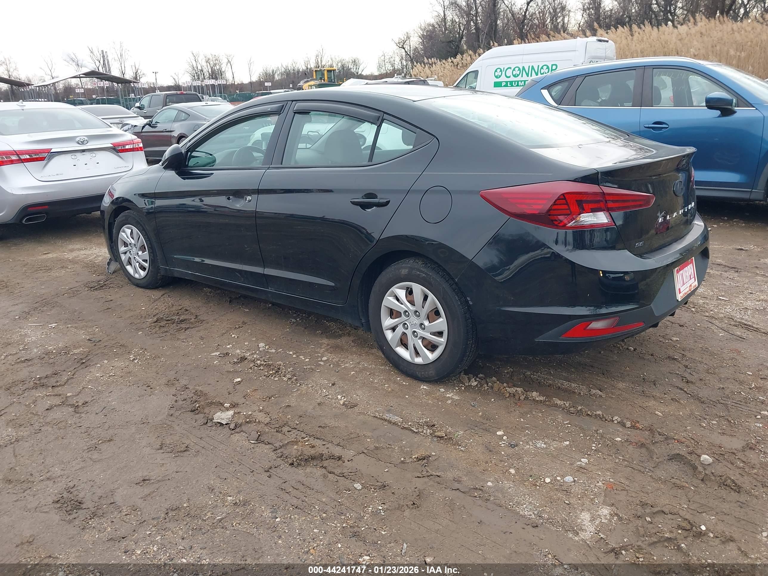 HYUNDAI ELANTRA image 3