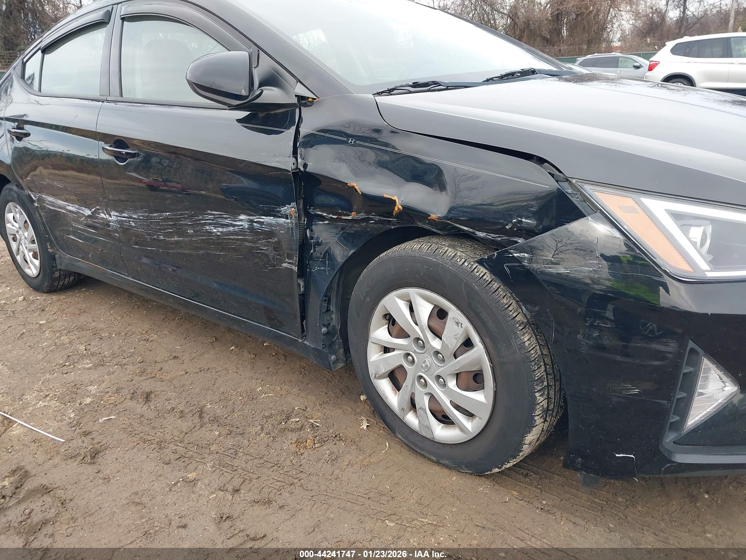 HYUNDAI ELANTRA image 6