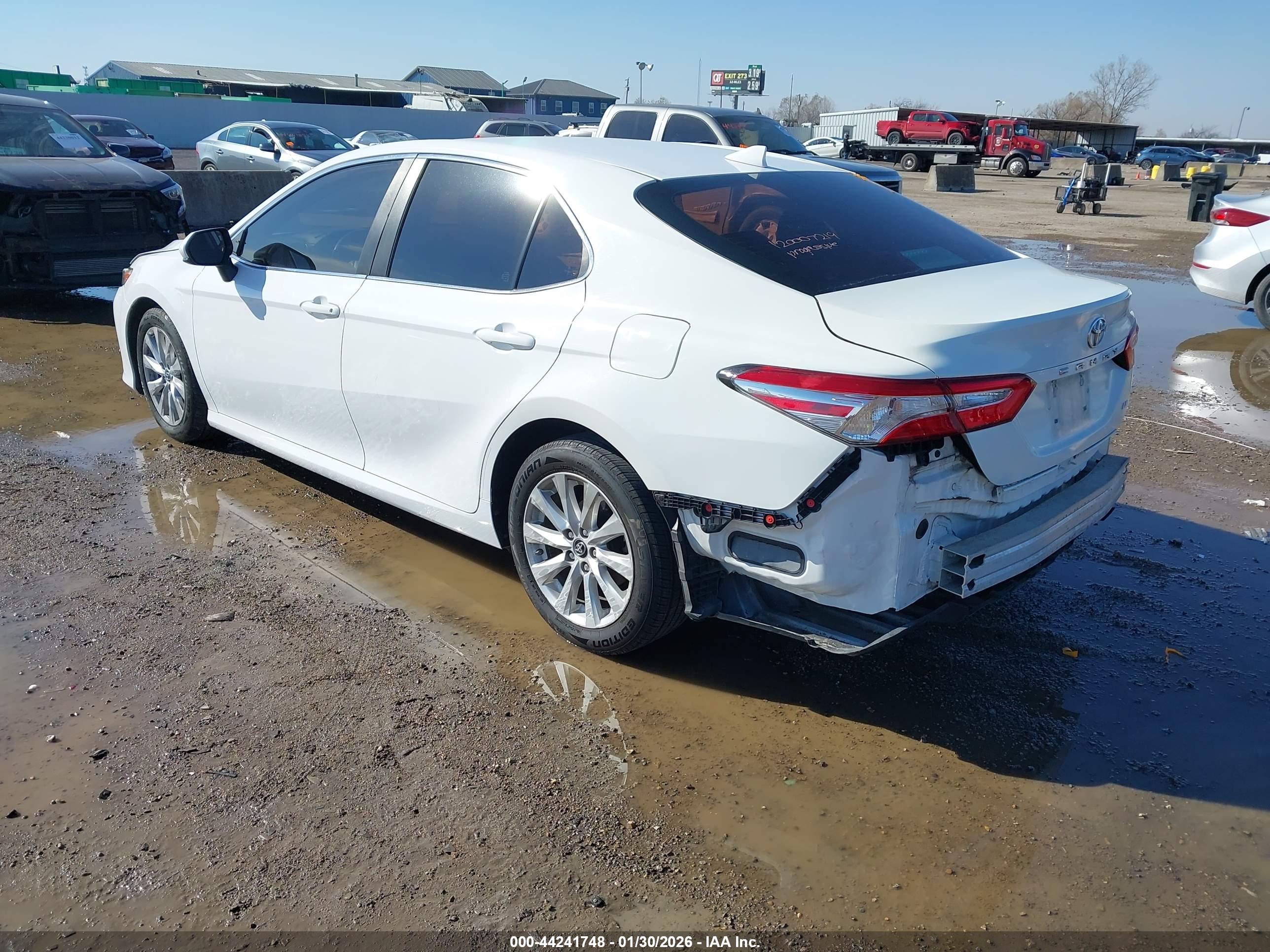 TOYOTA CAMRY image 3