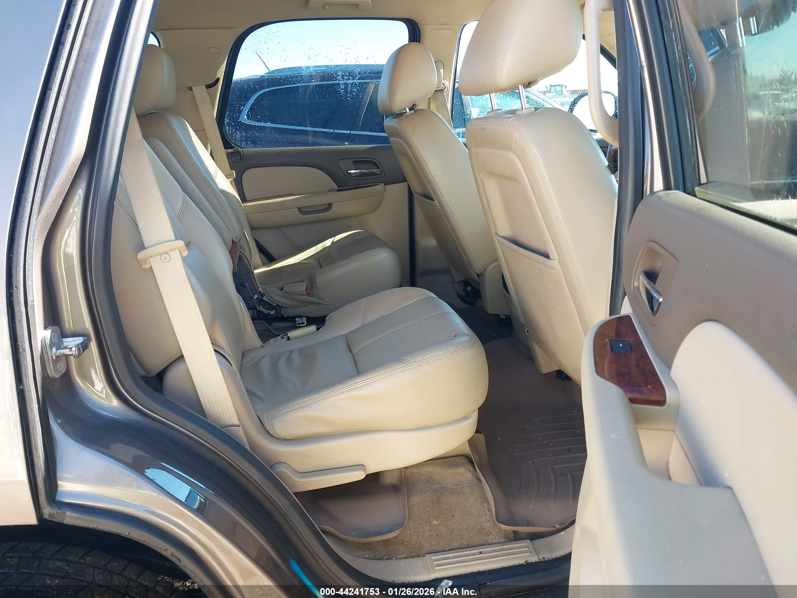 GMC YUKON image 8
