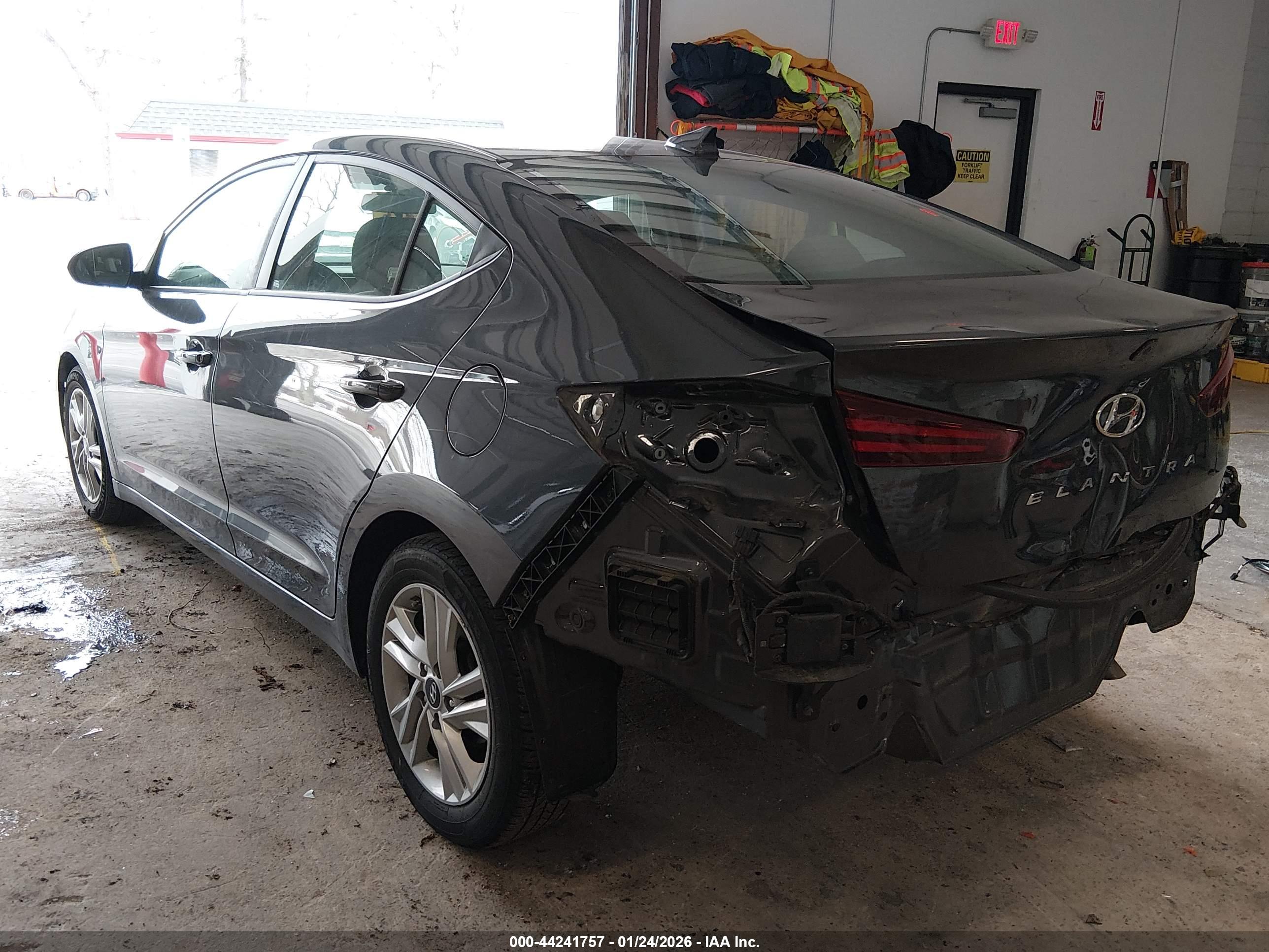 HYUNDAI ELANTRA image 3