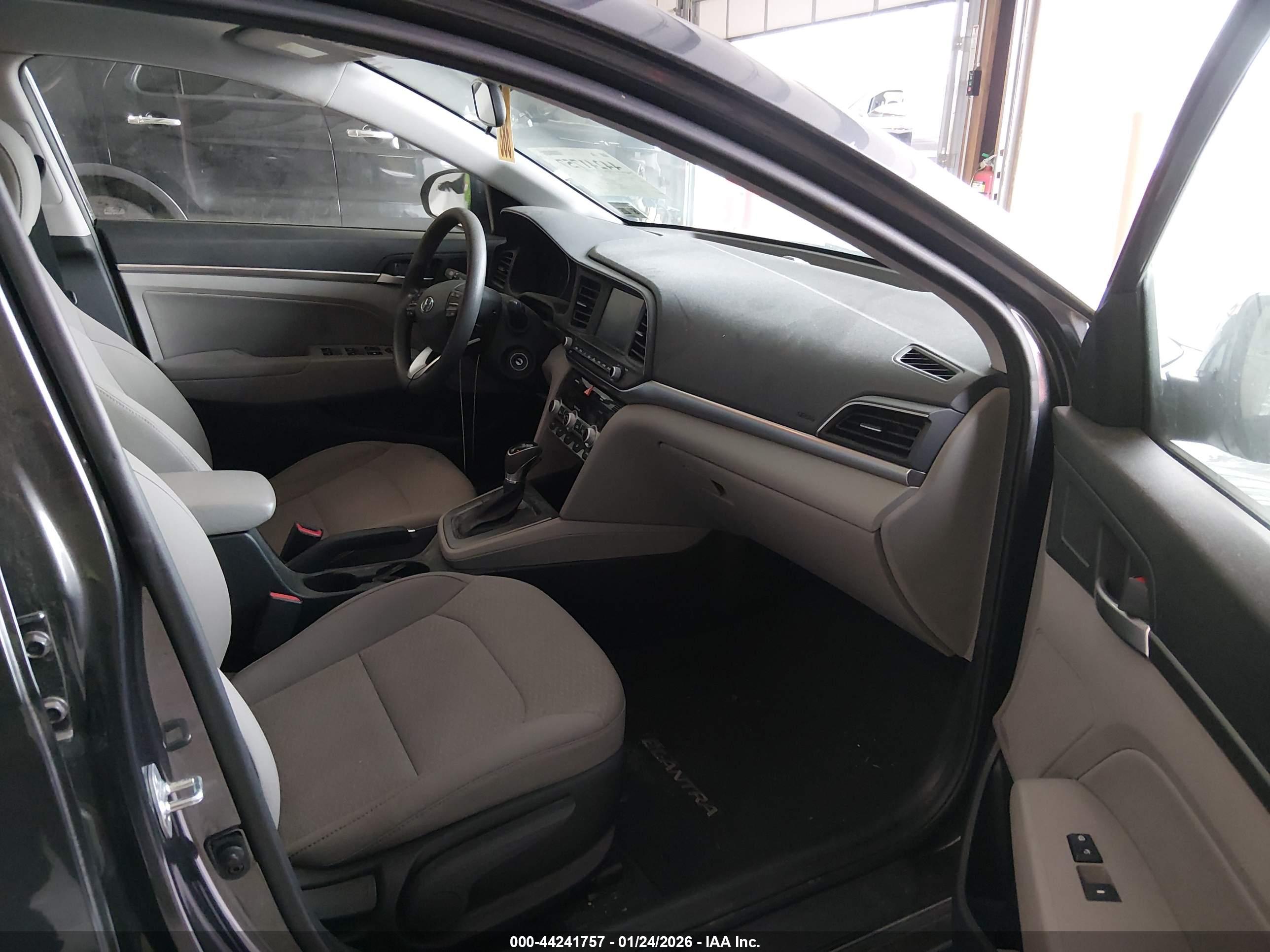 HYUNDAI ELANTRA image 5