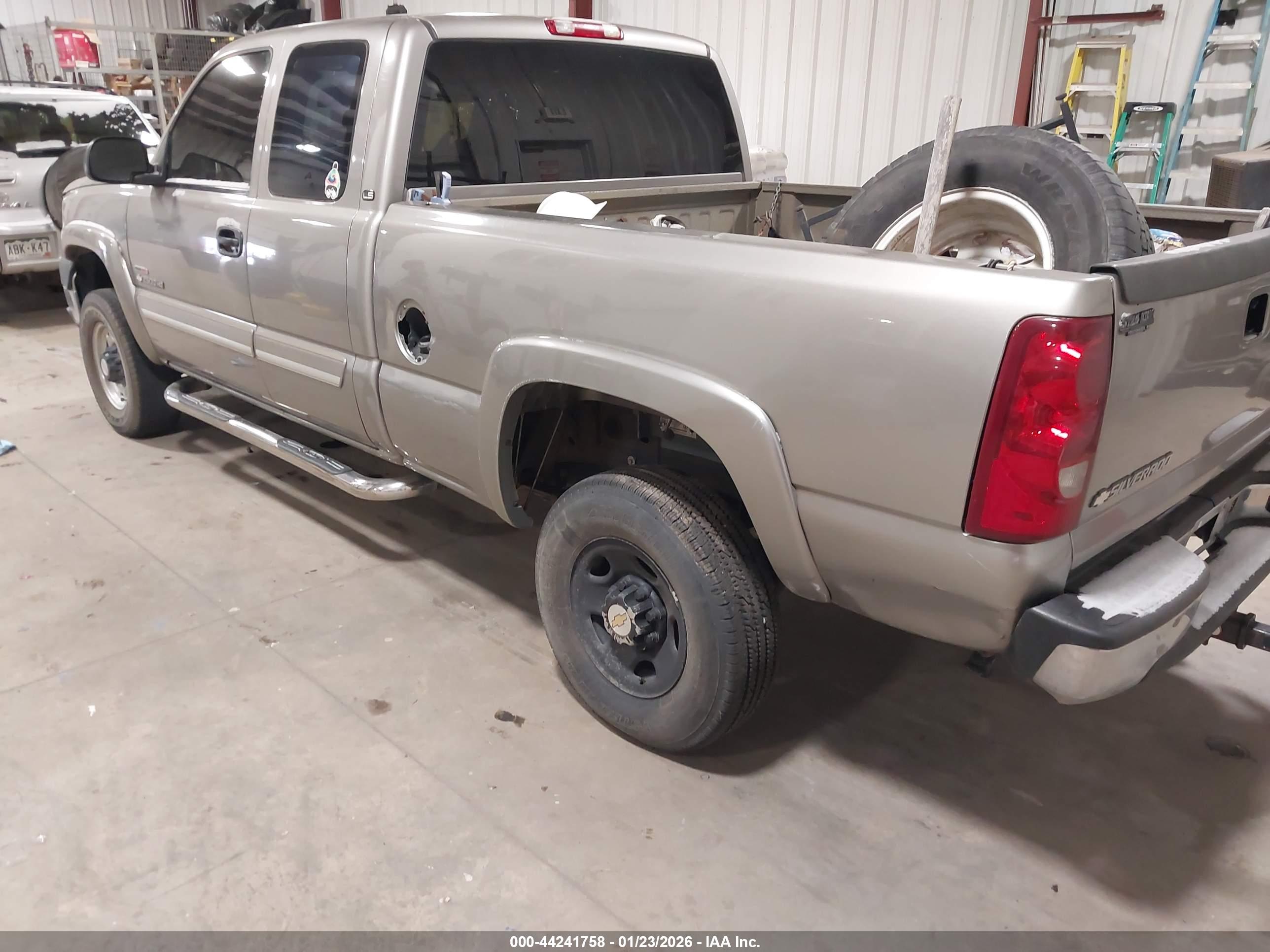 CHEVROLET SILVERADO image 3