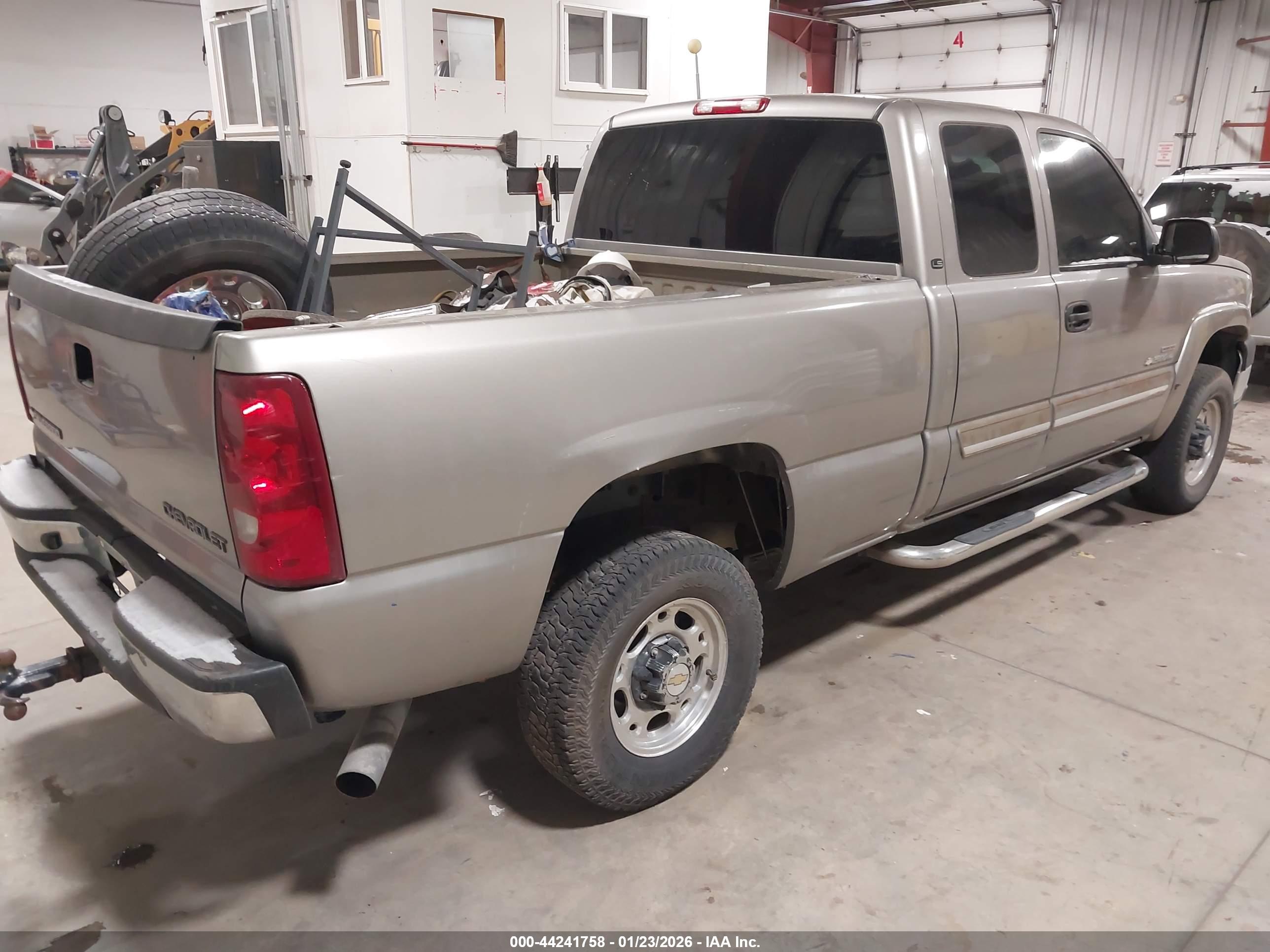 CHEVROLET SILVERADO image 4