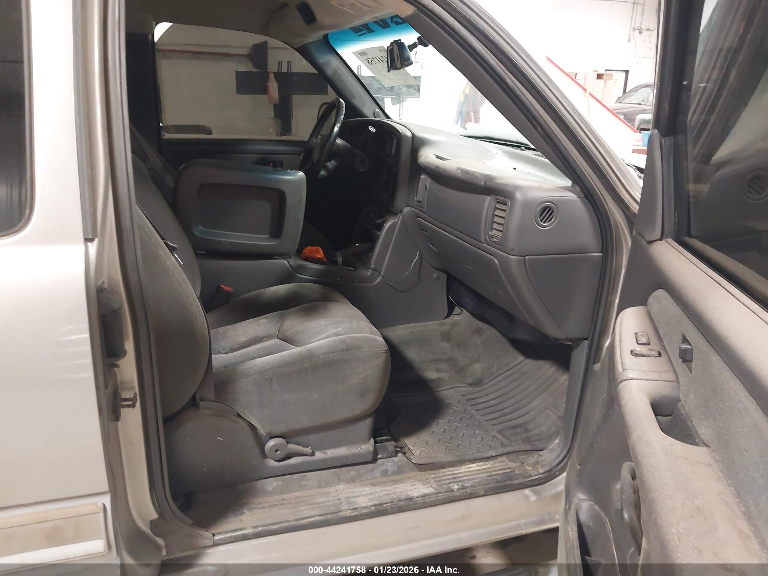 CHEVROLET SILVERADO image 5