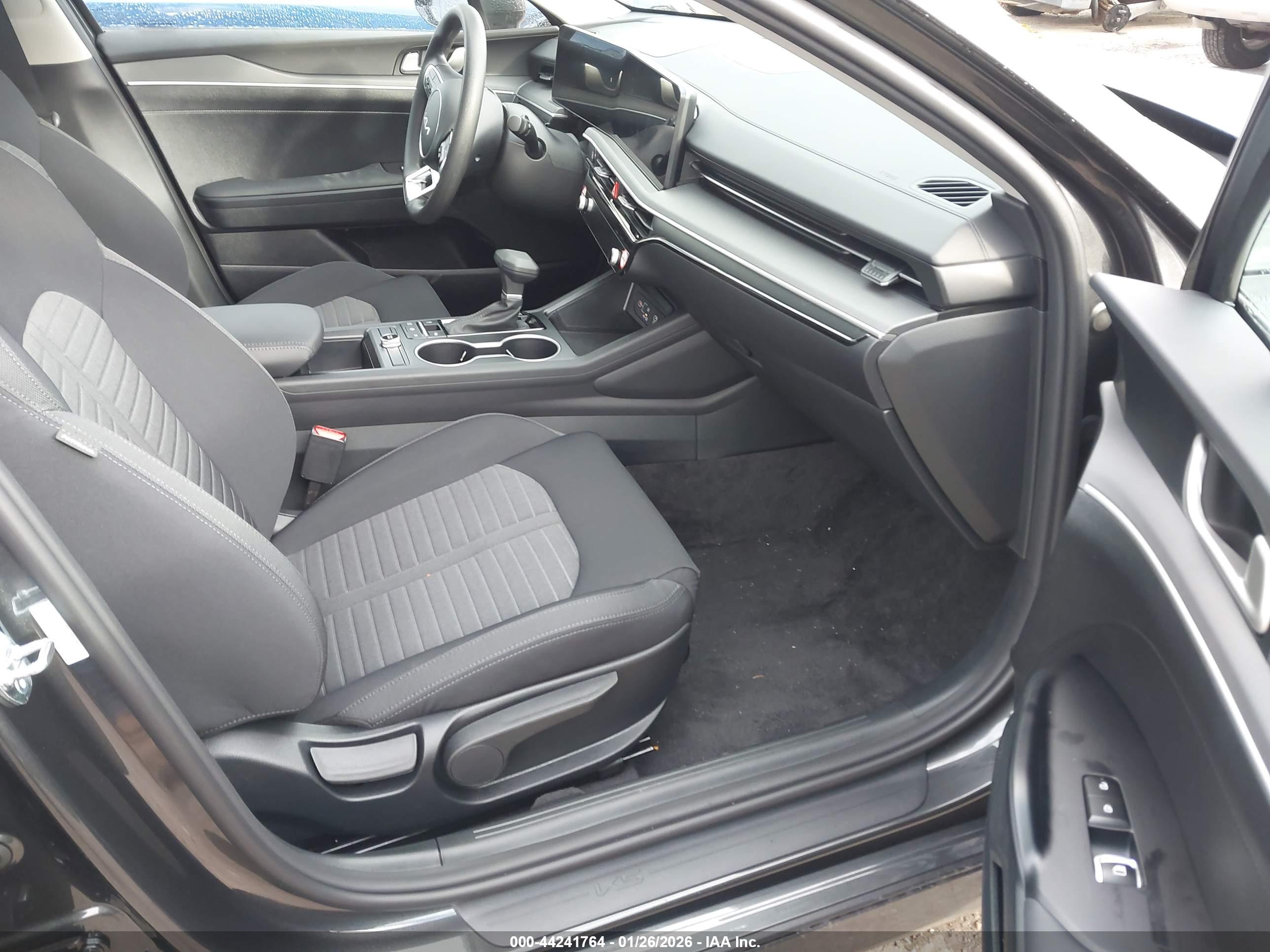 KIA K5 image 5