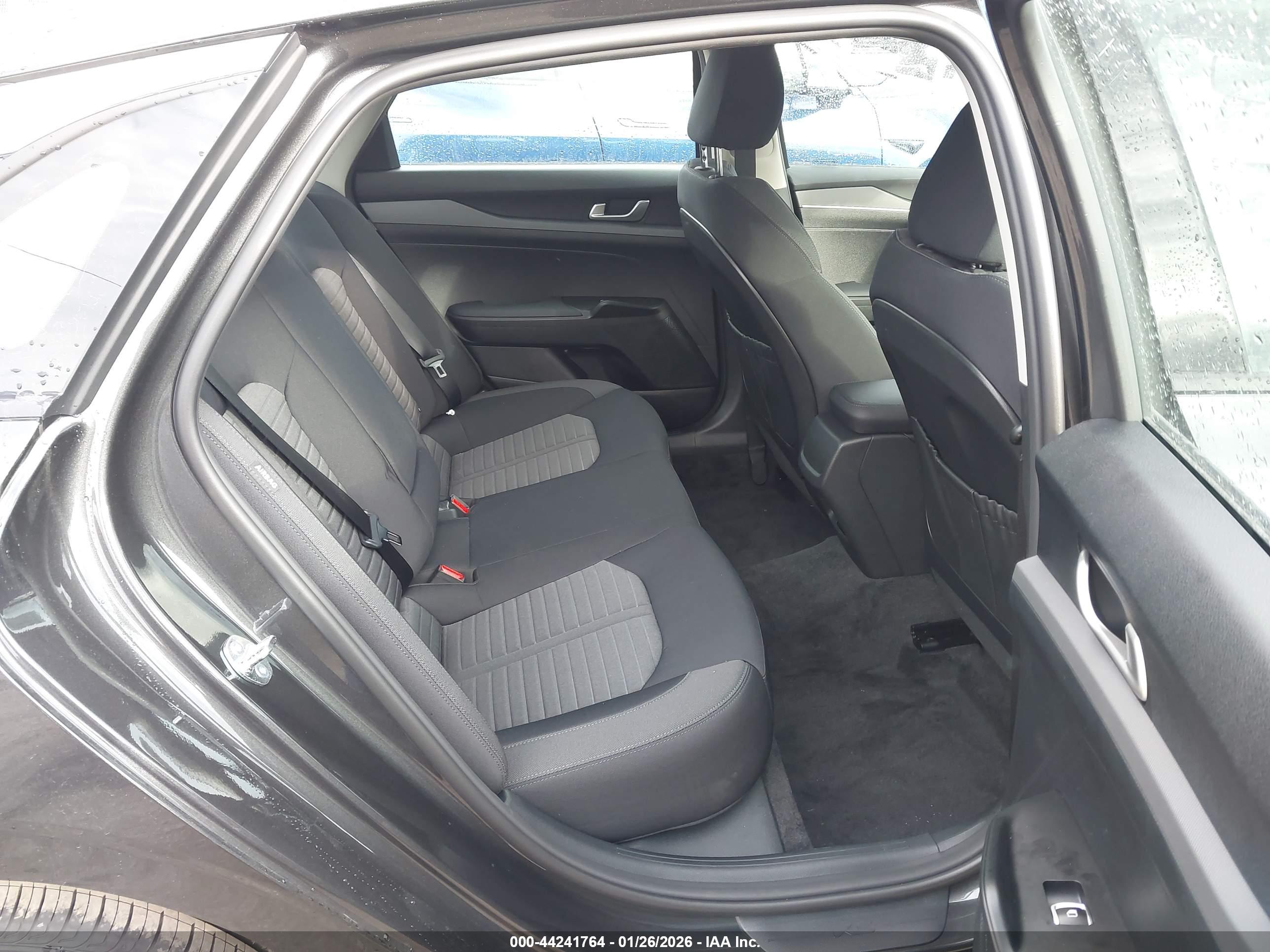 KIA K5 image 8