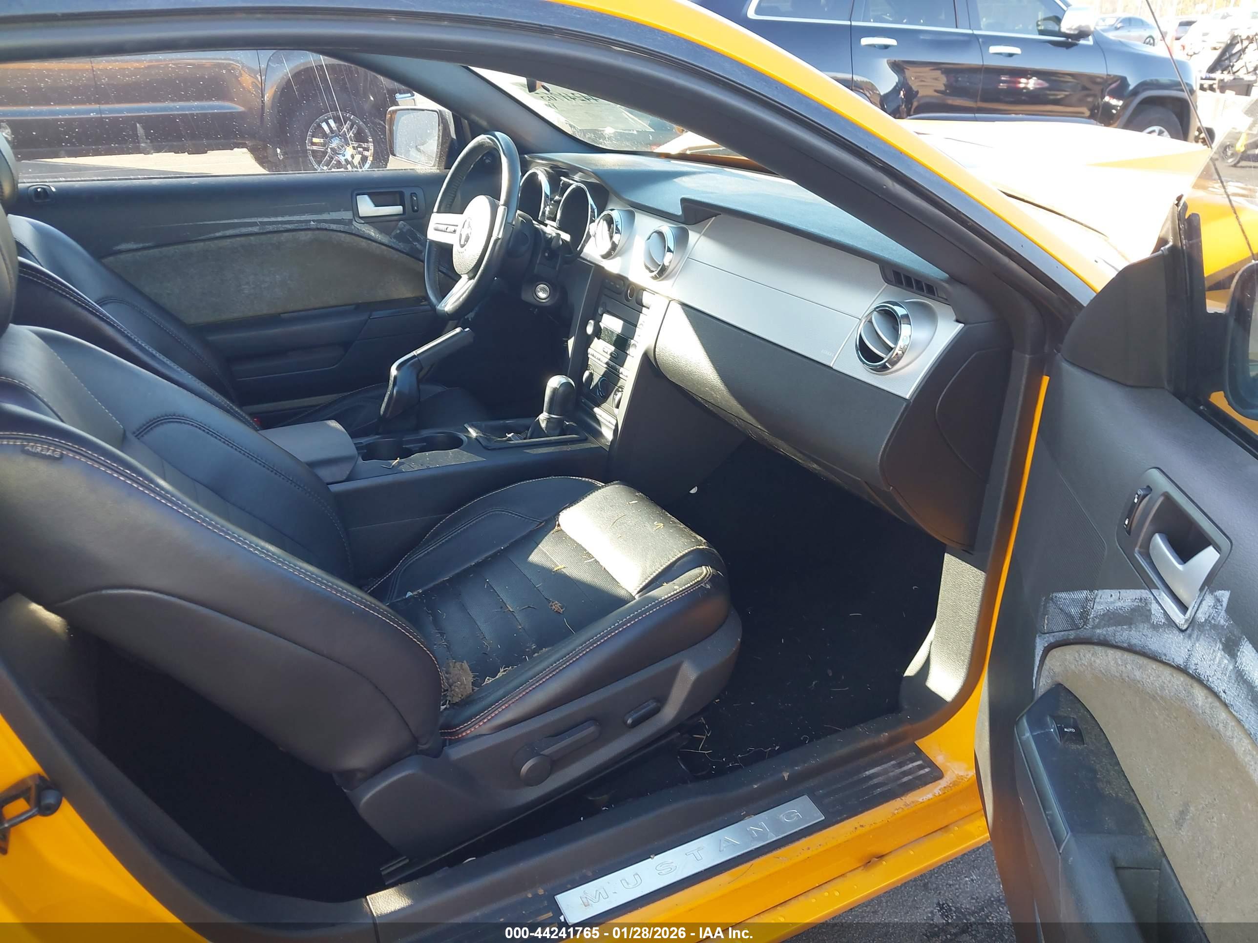 FORD MUSTANG image 5