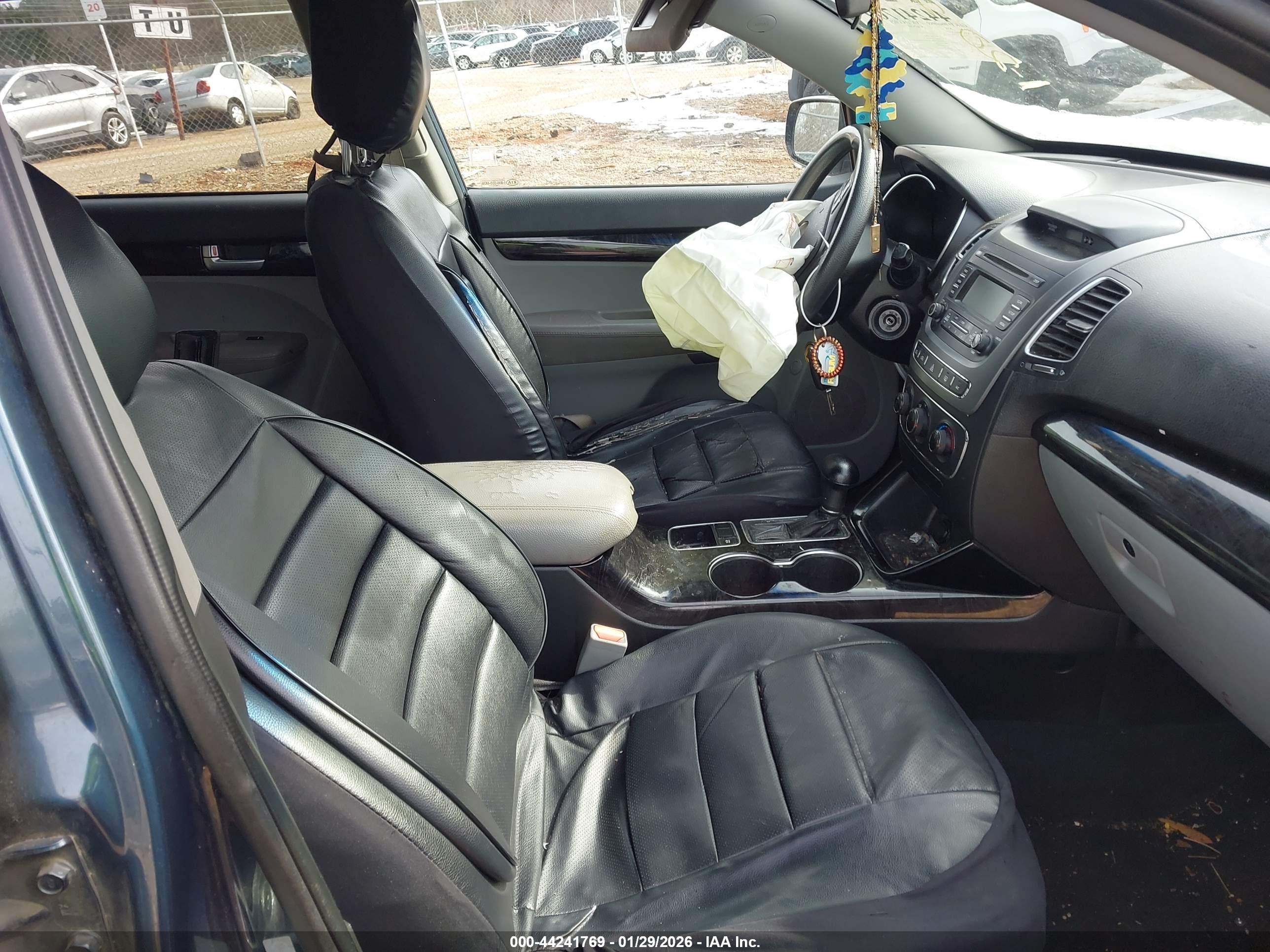KIA SORENTO image 5