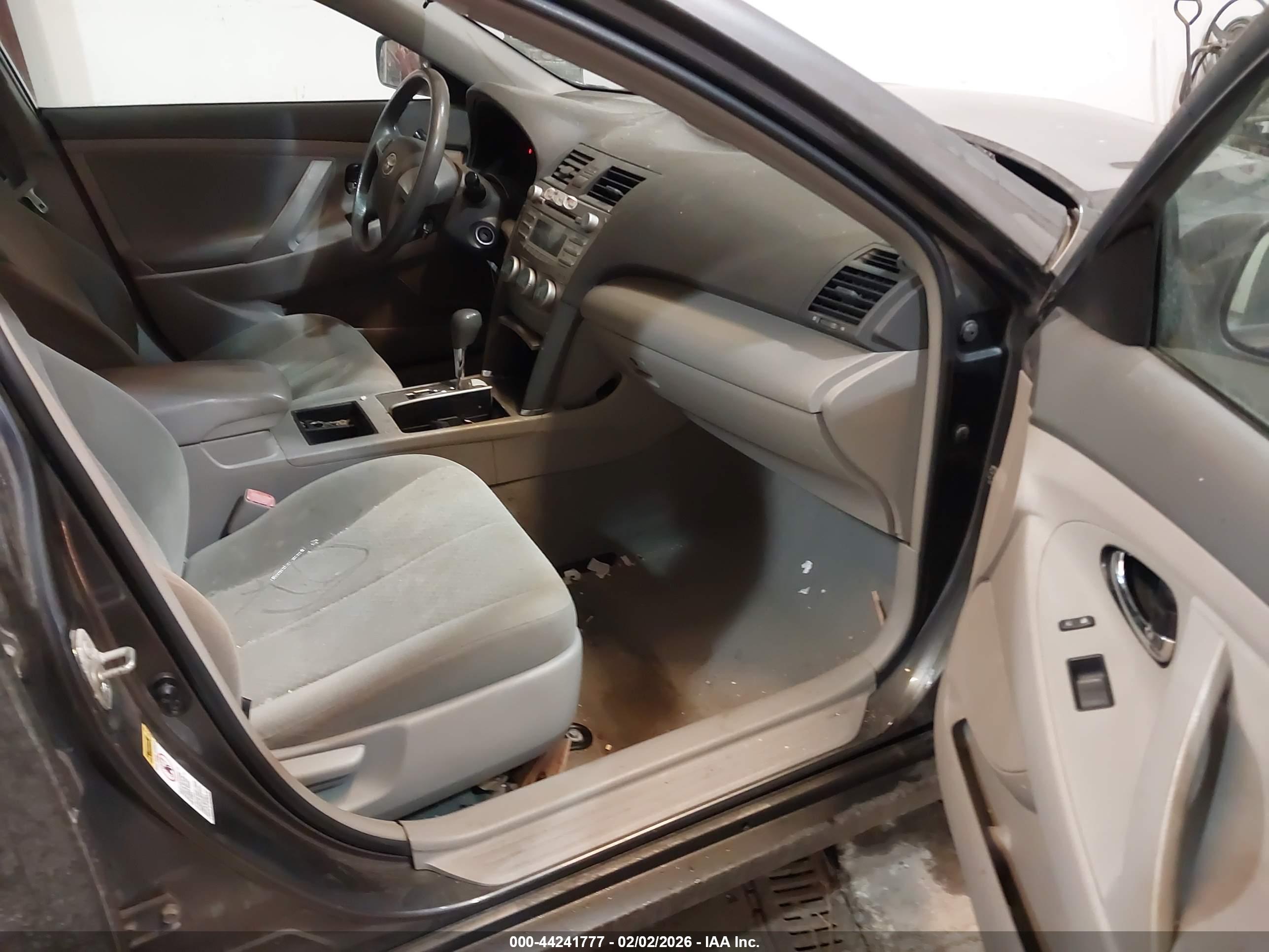 TOYOTA CAMRY image 5
