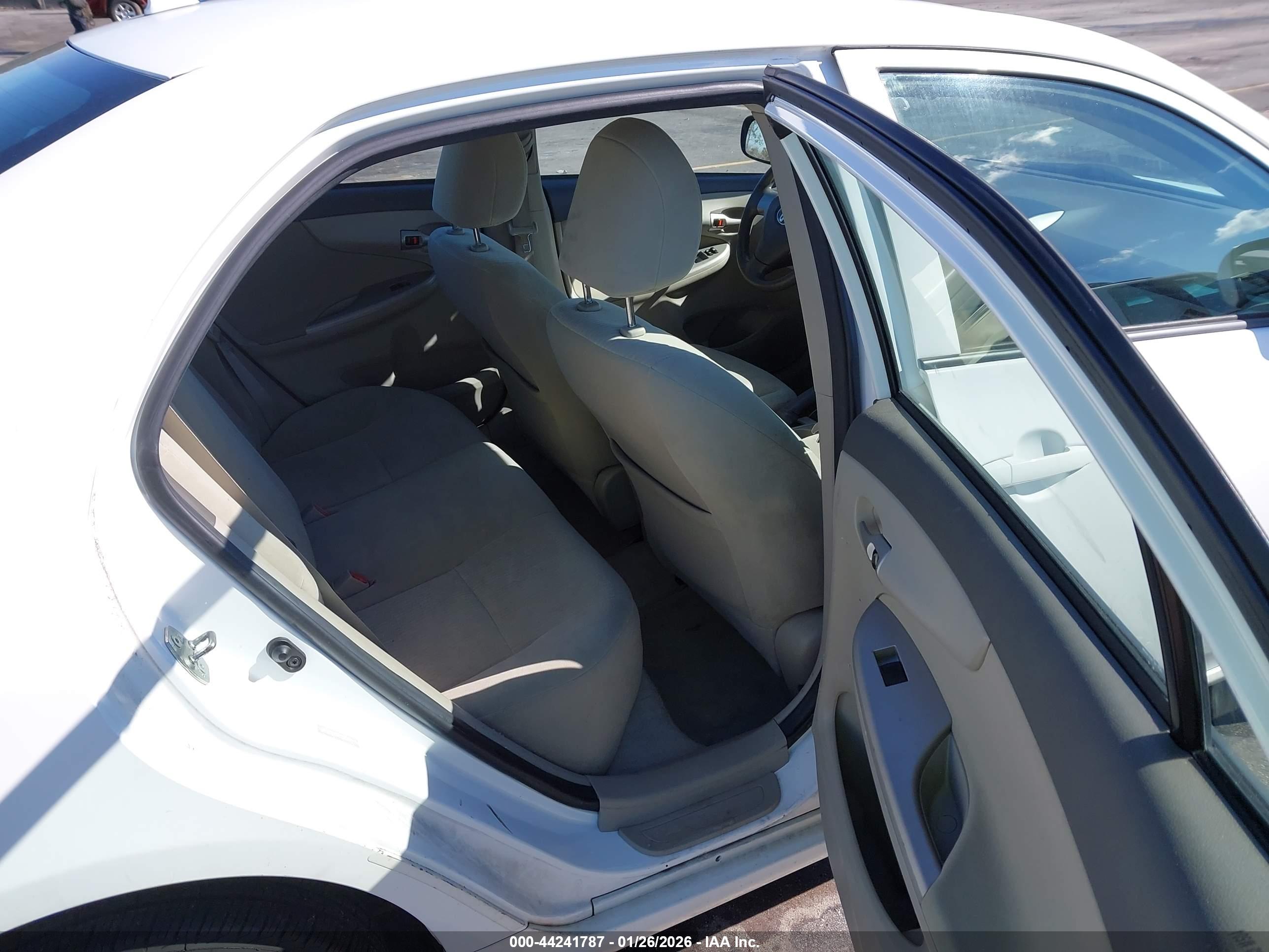TOYOTA COROLLA image 8