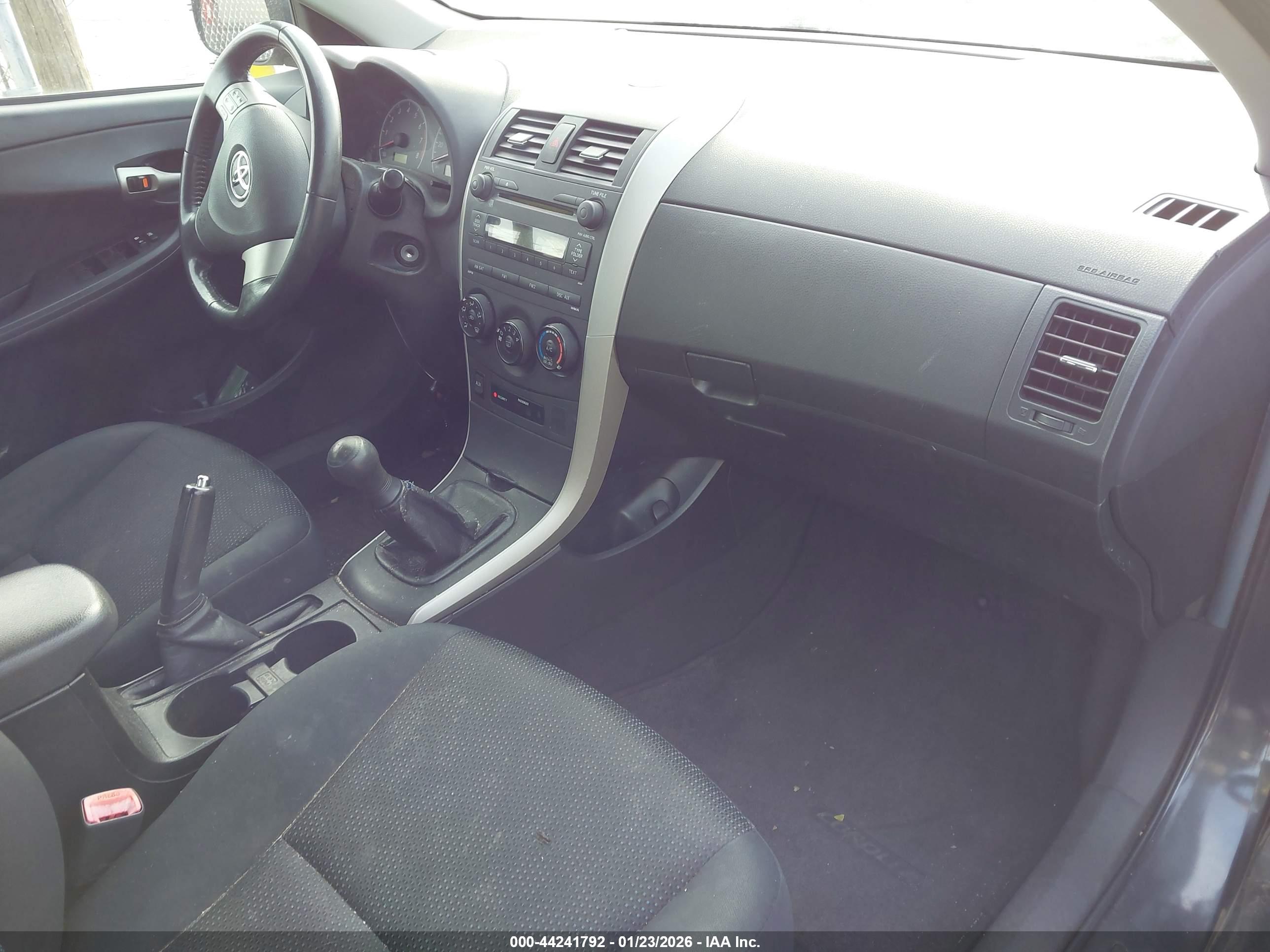 TOYOTA COROLLA image 5