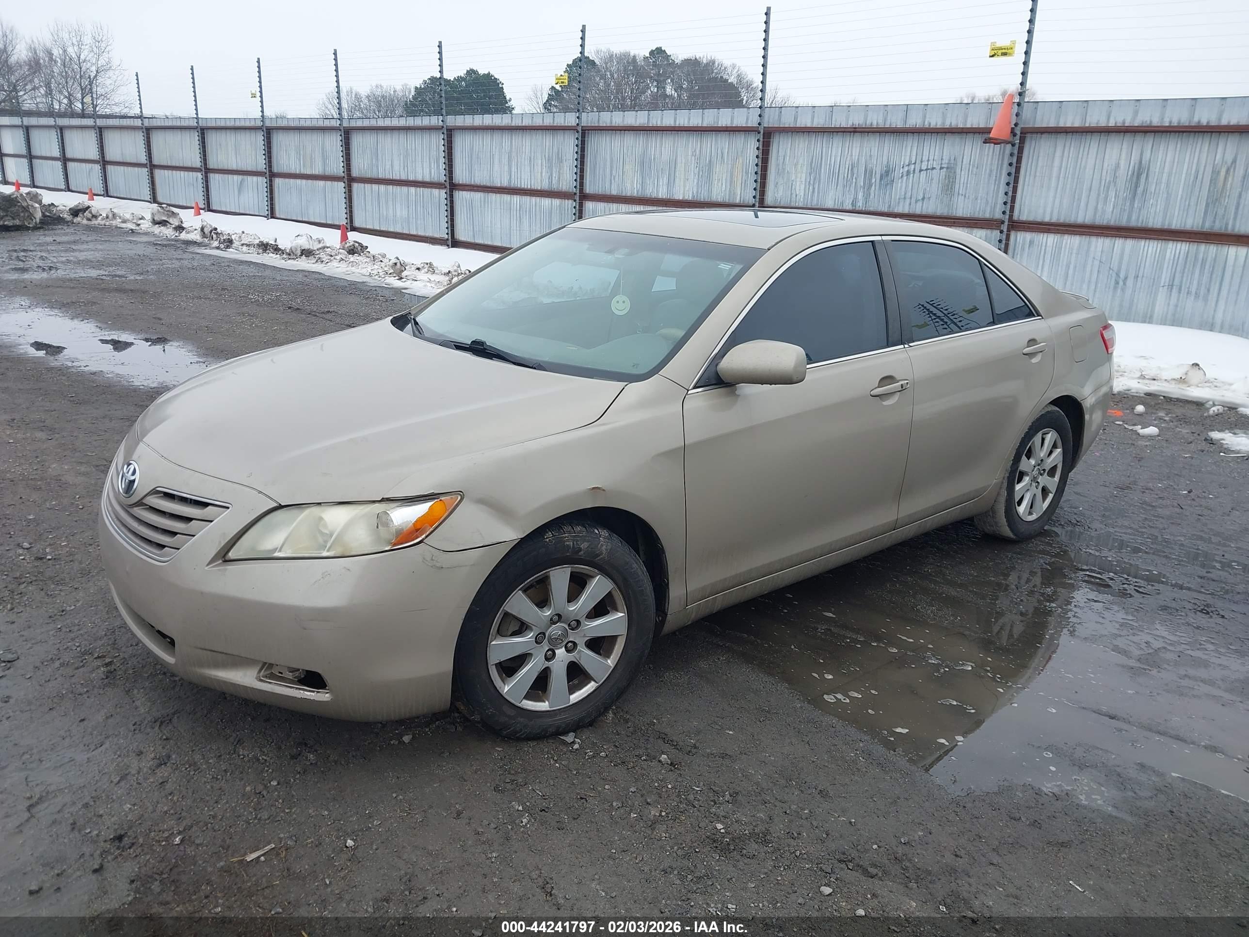 TOYOTA CAMRY image 2