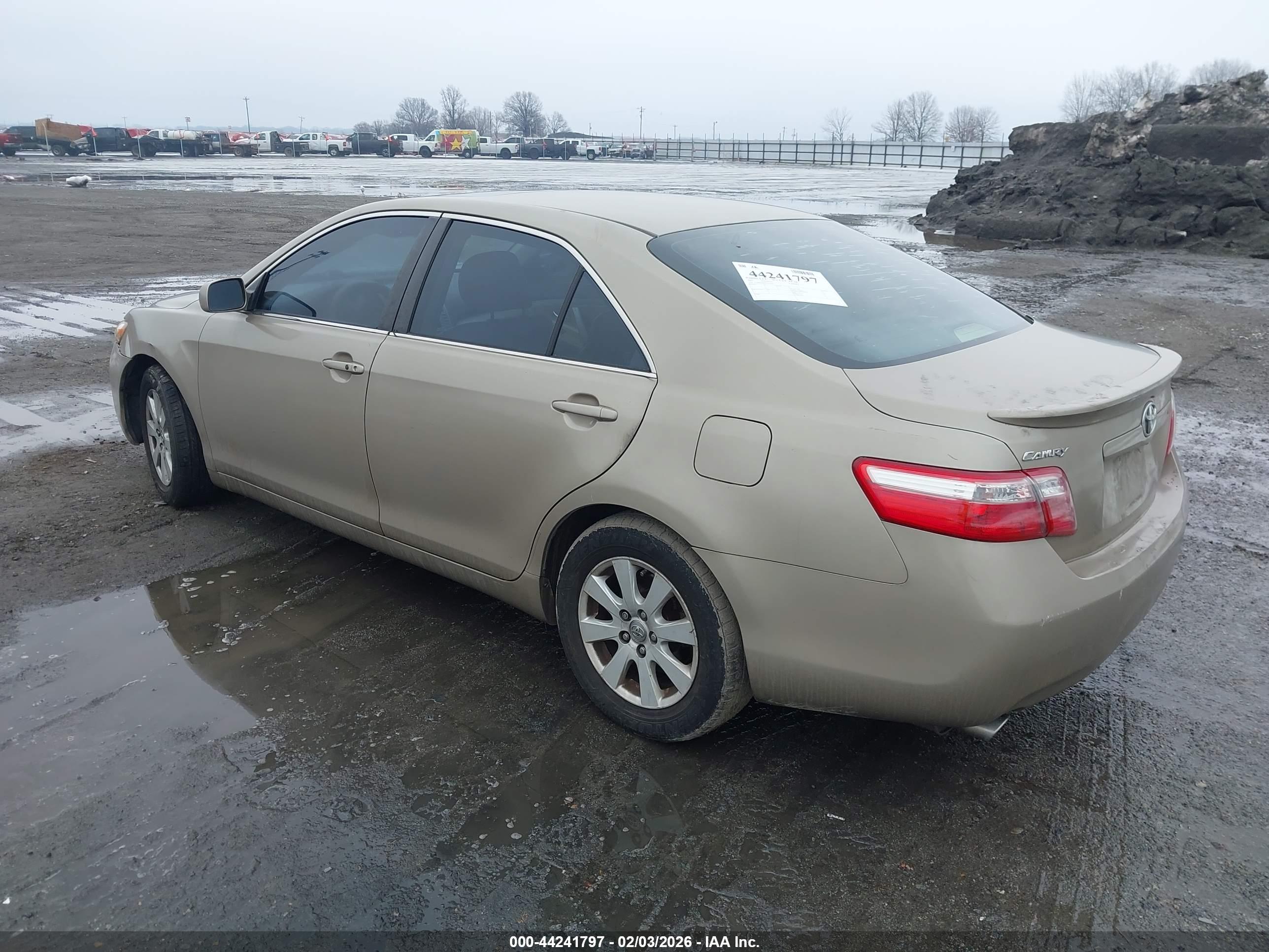 TOYOTA CAMRY image 3