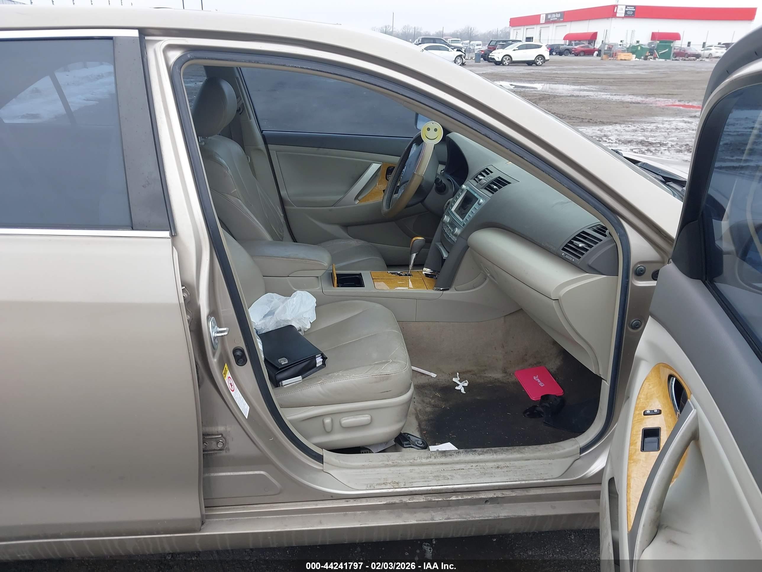 TOYOTA CAMRY image 5