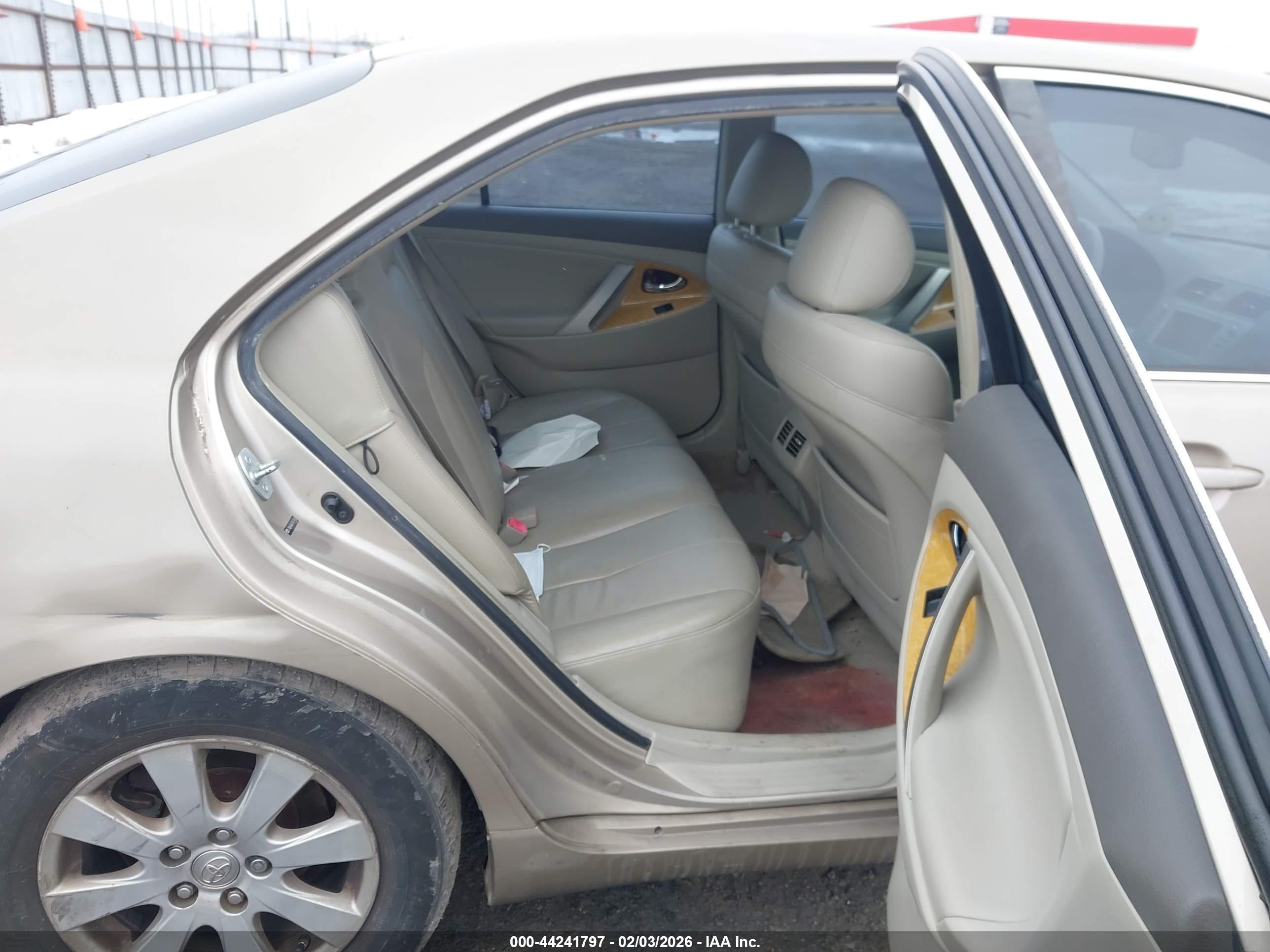 TOYOTA CAMRY image 8
