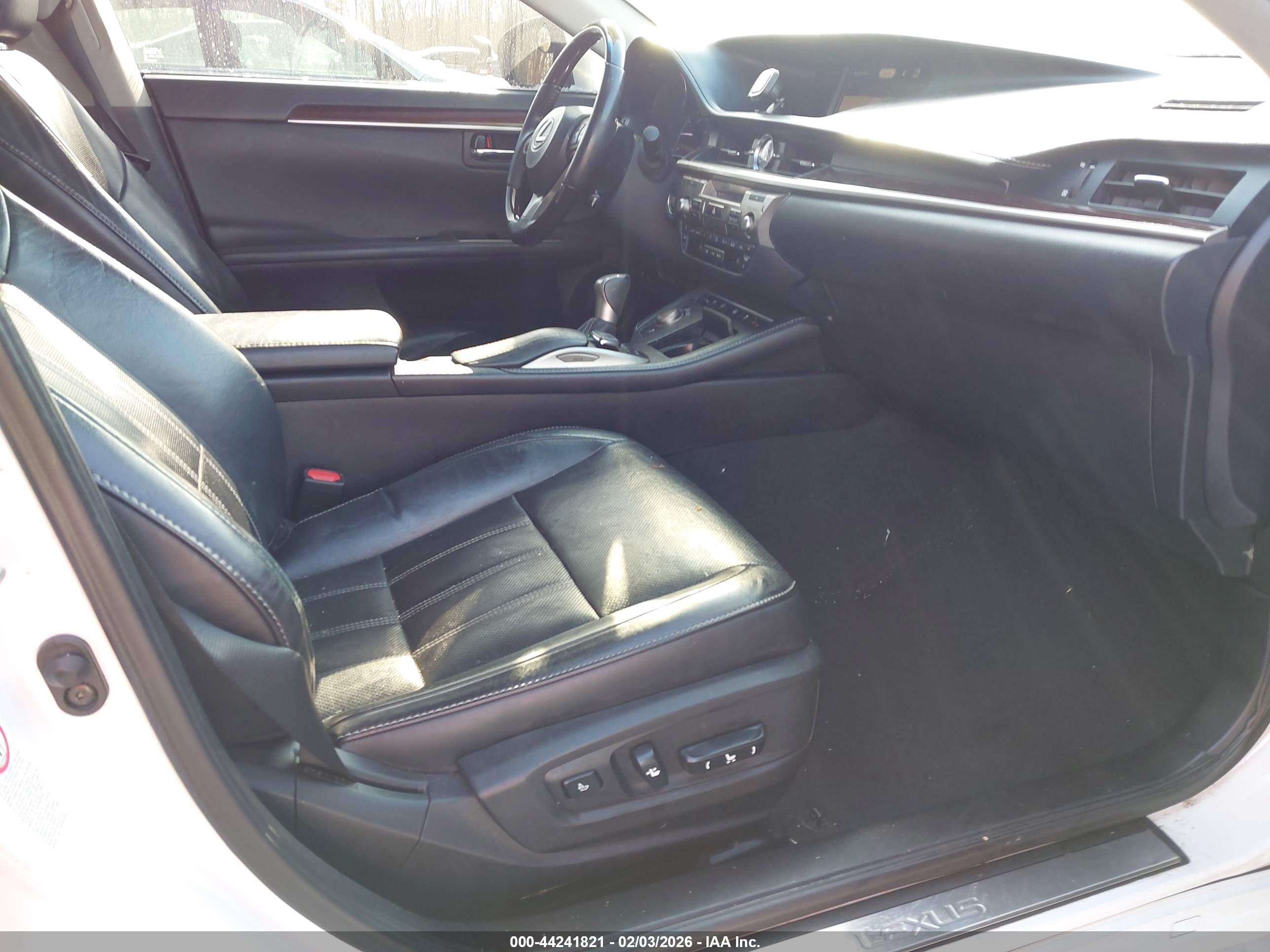 LEXUS ES image 5