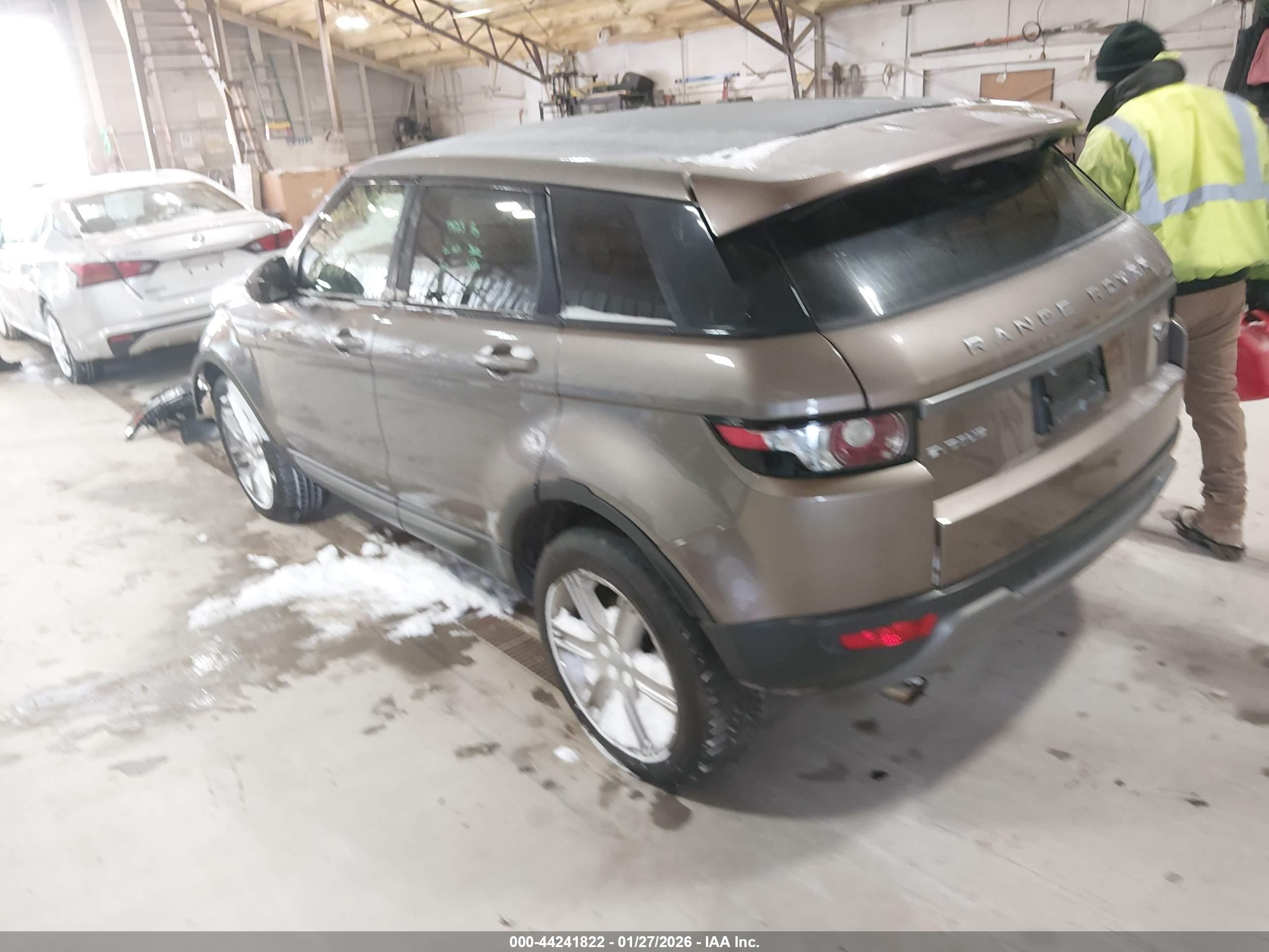 LAND ROVER image 3