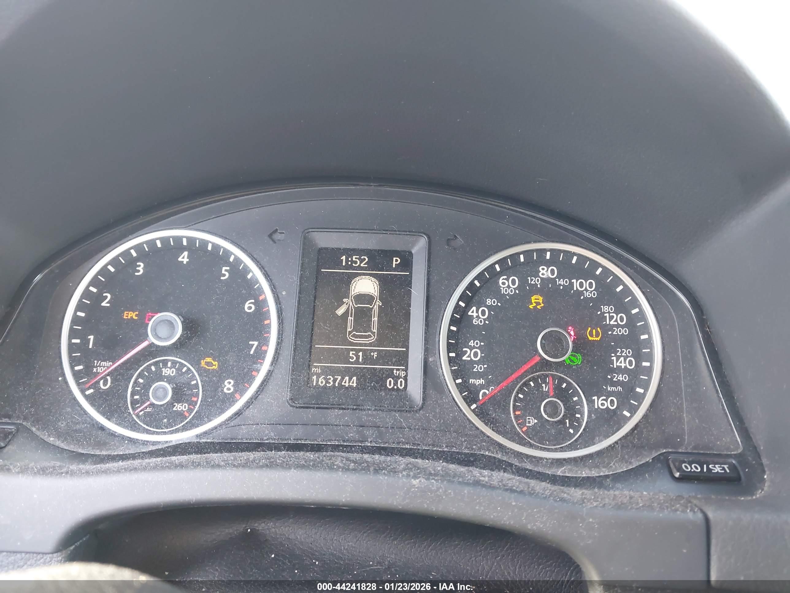 VOLKSWAGEN TIGUAN image 7