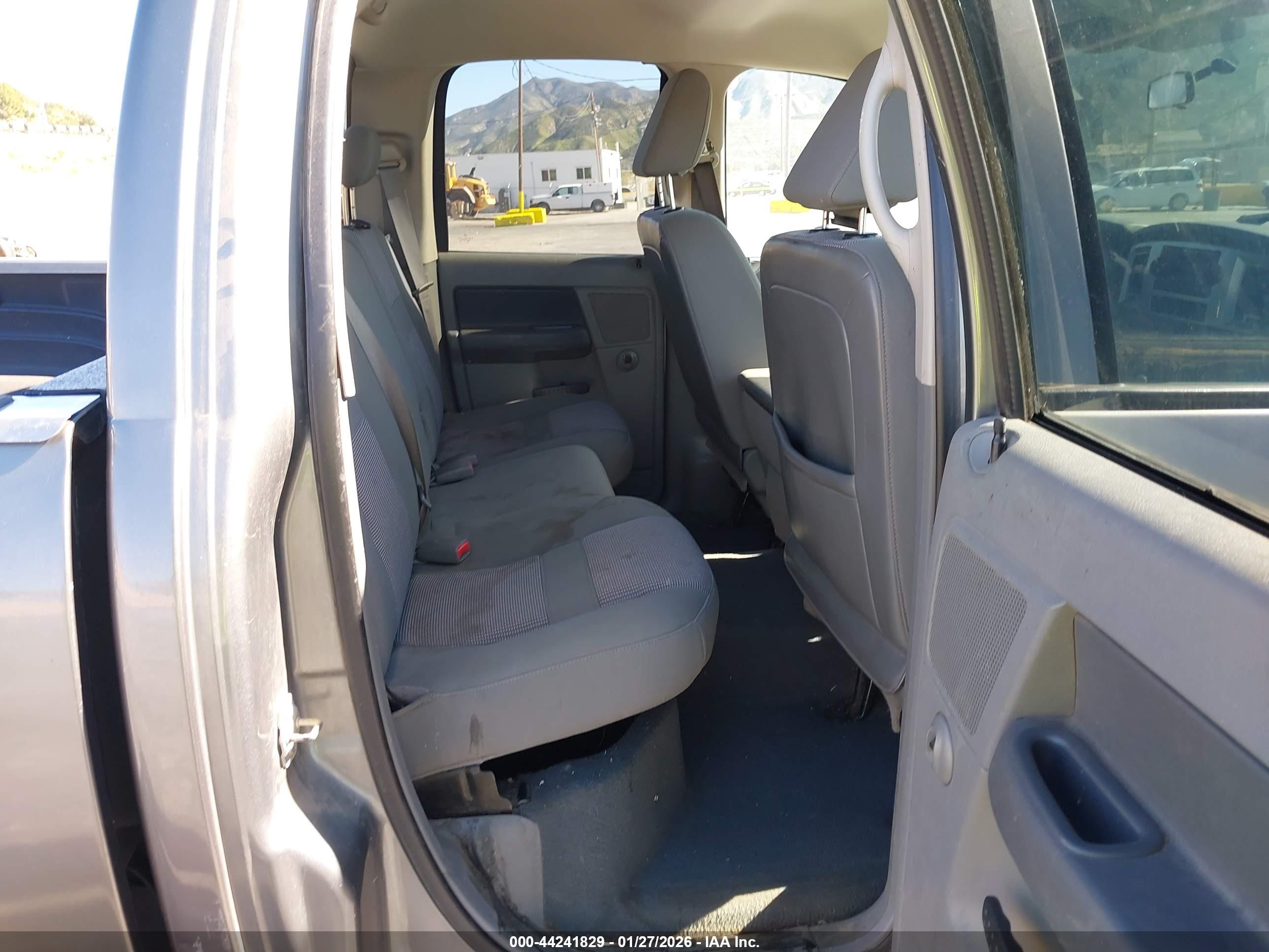 DODGE RAM image 8