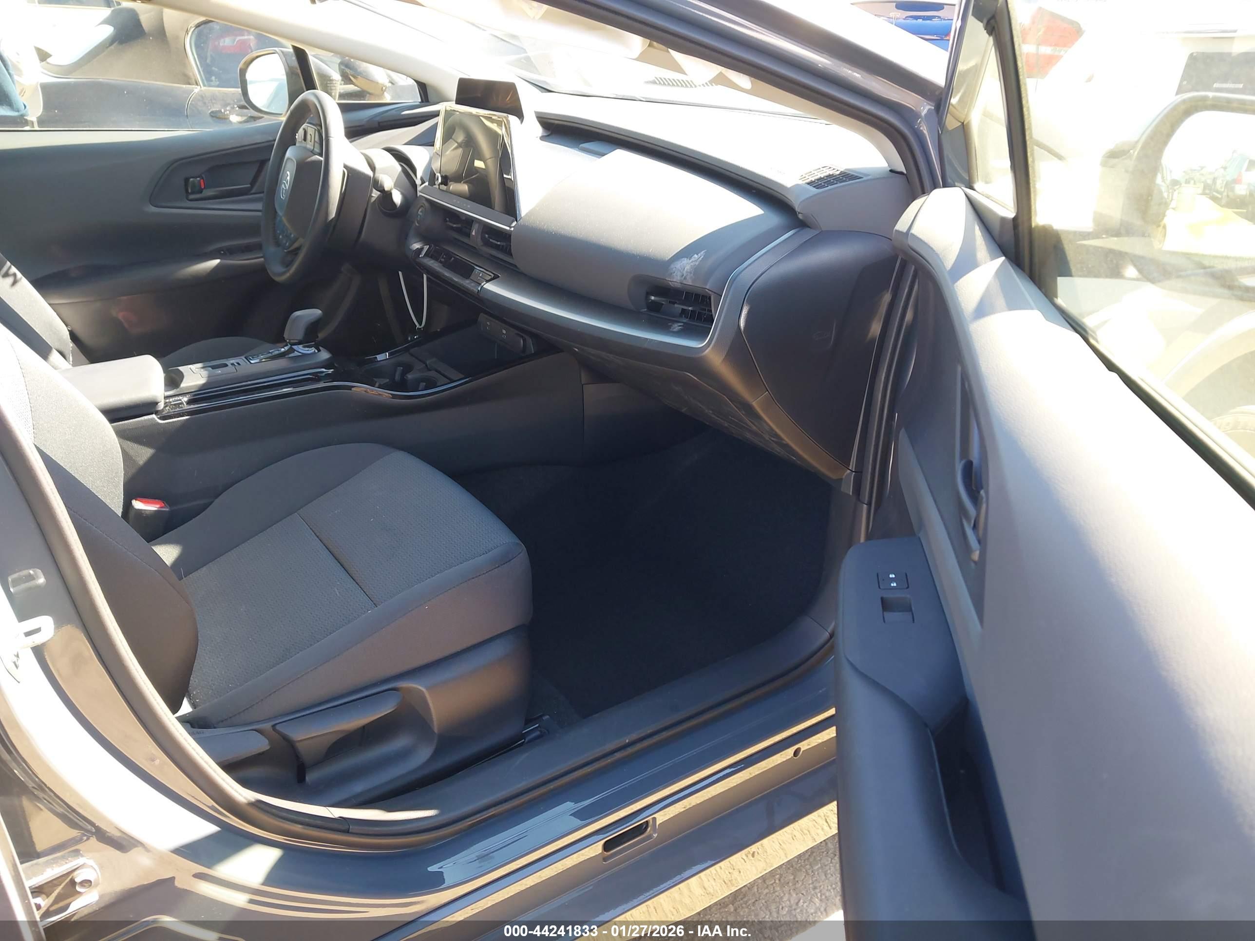 TOYOTA PRIUS image 5