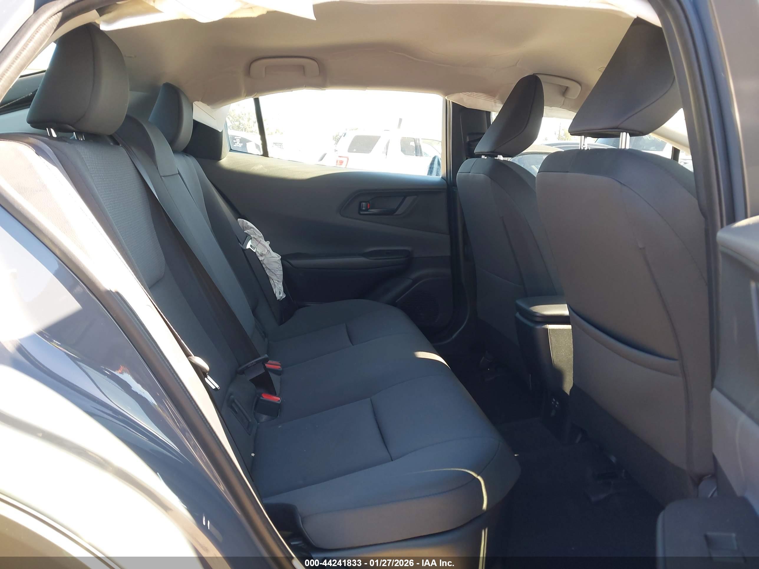 TOYOTA PRIUS image 8
