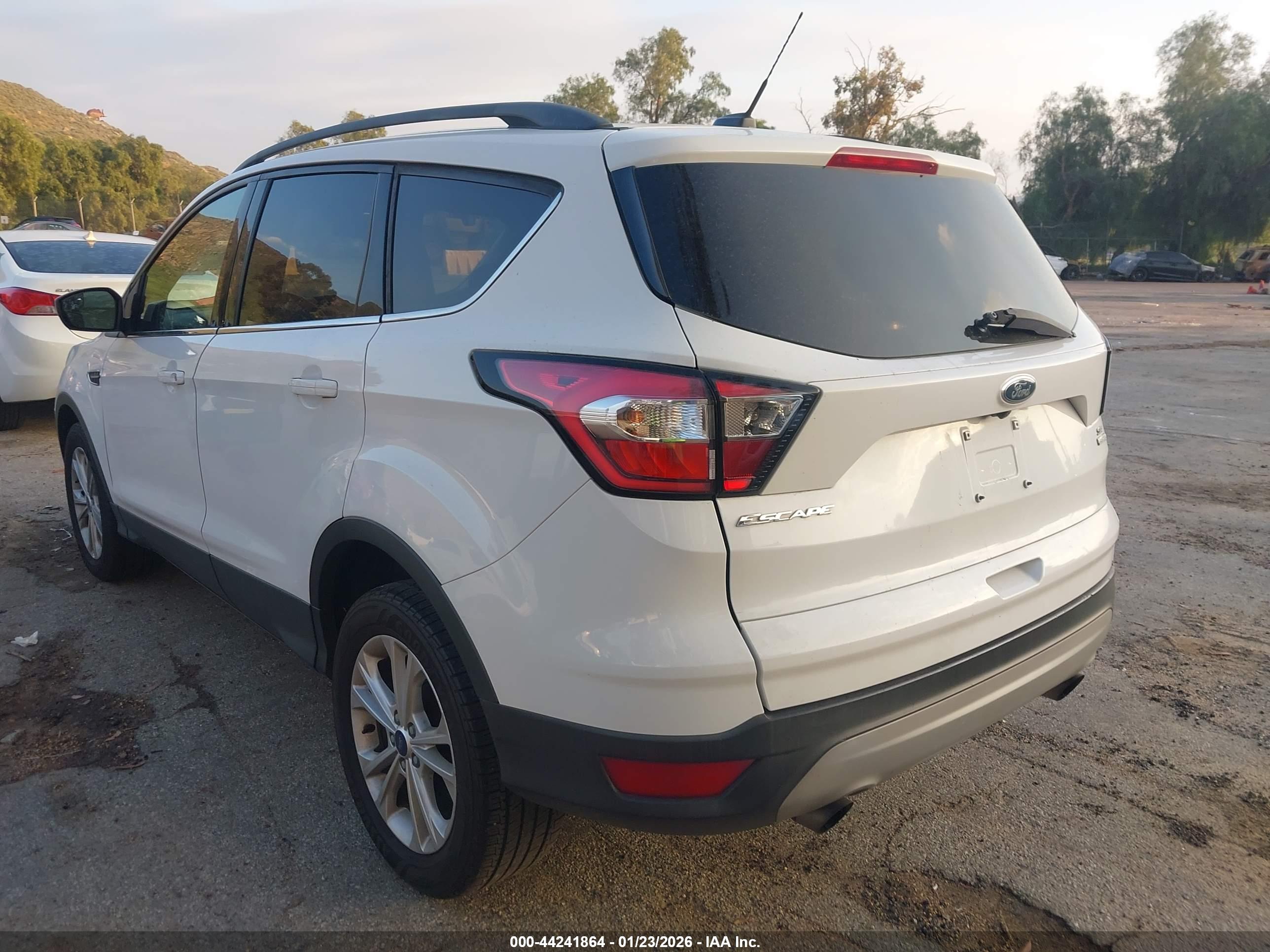 FORD ESCAPE image 3