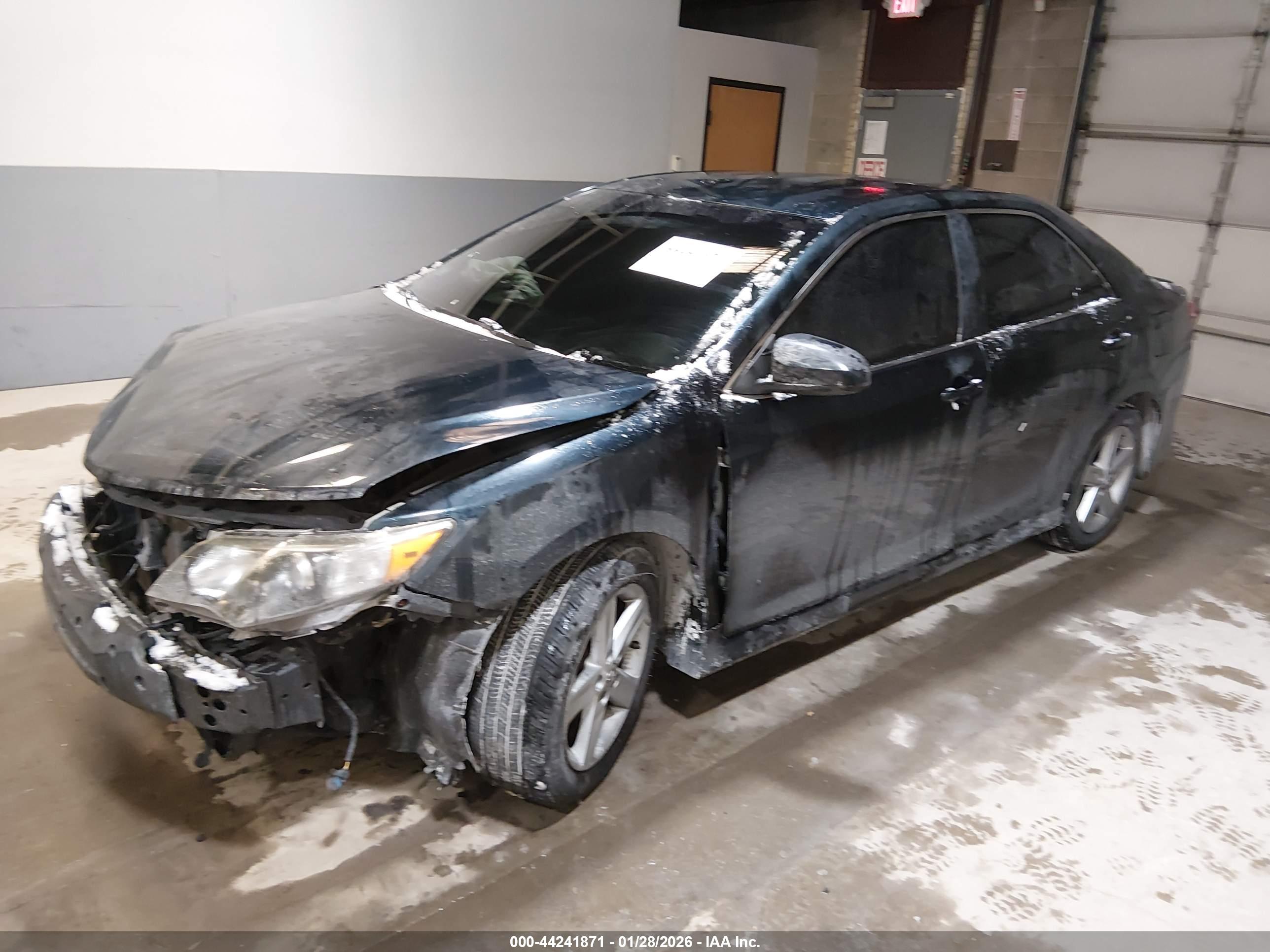 TOYOTA CAMRY image 2