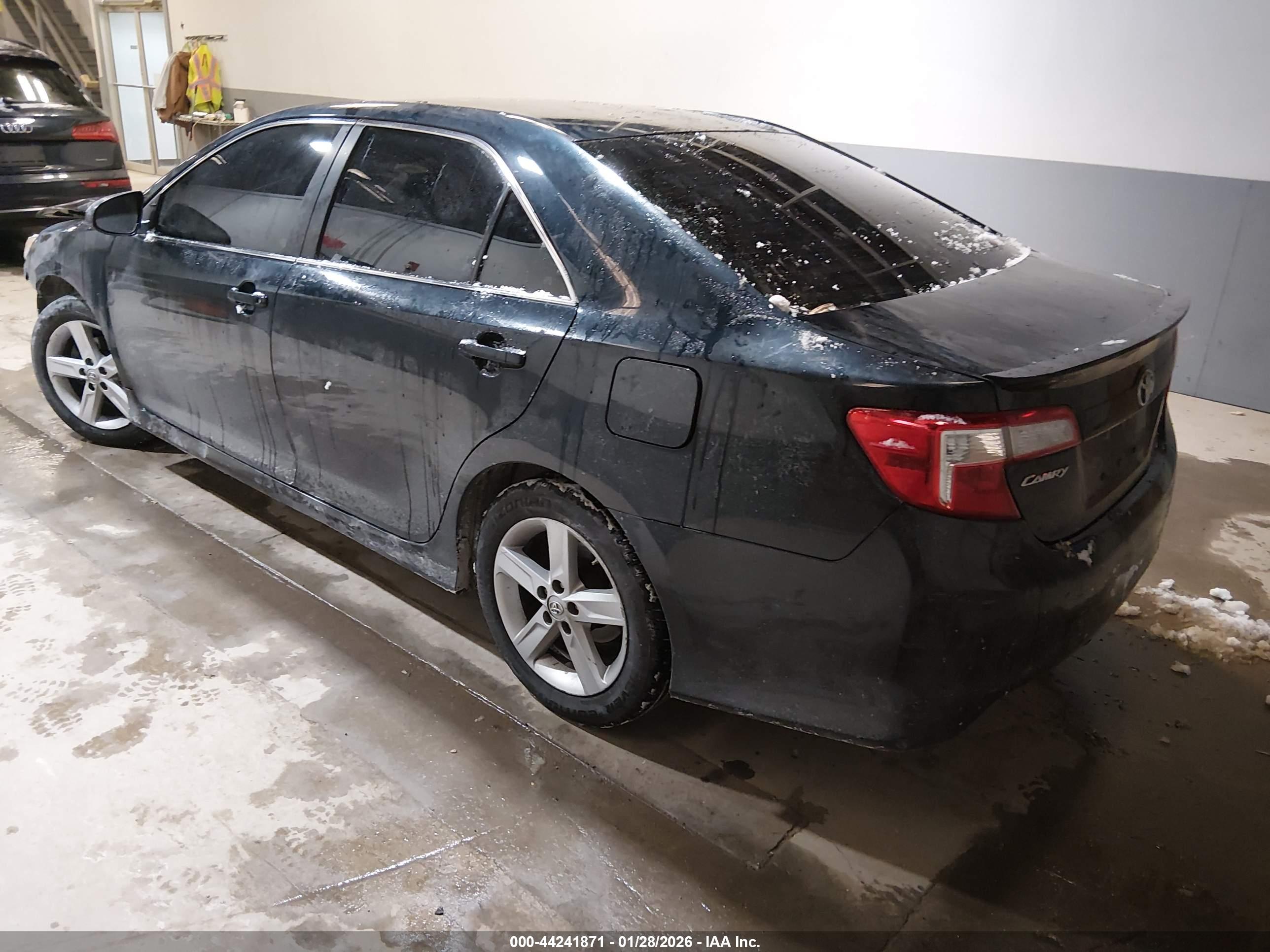 TOYOTA CAMRY image 3
