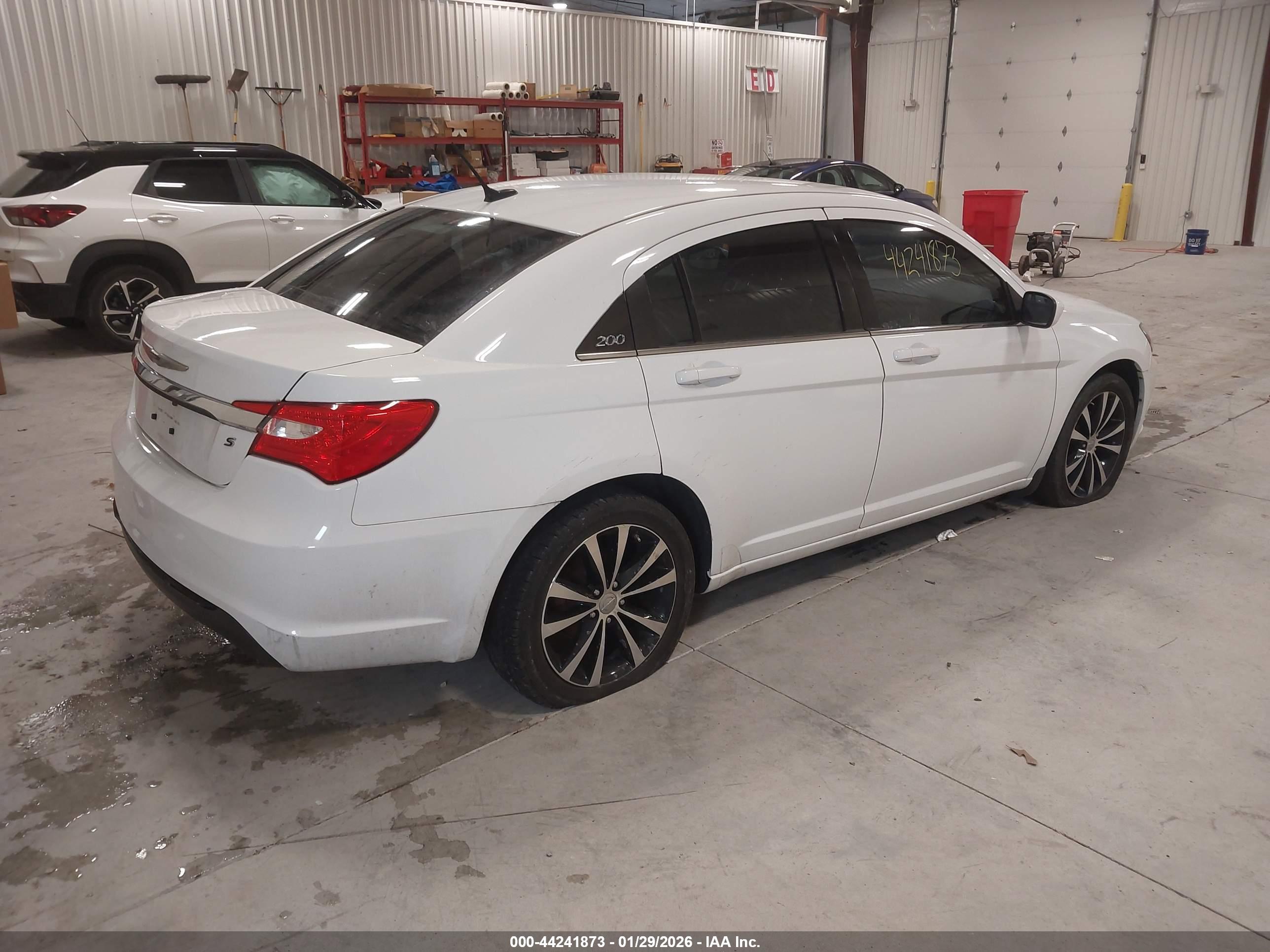 CHRYSLER 200 image 4