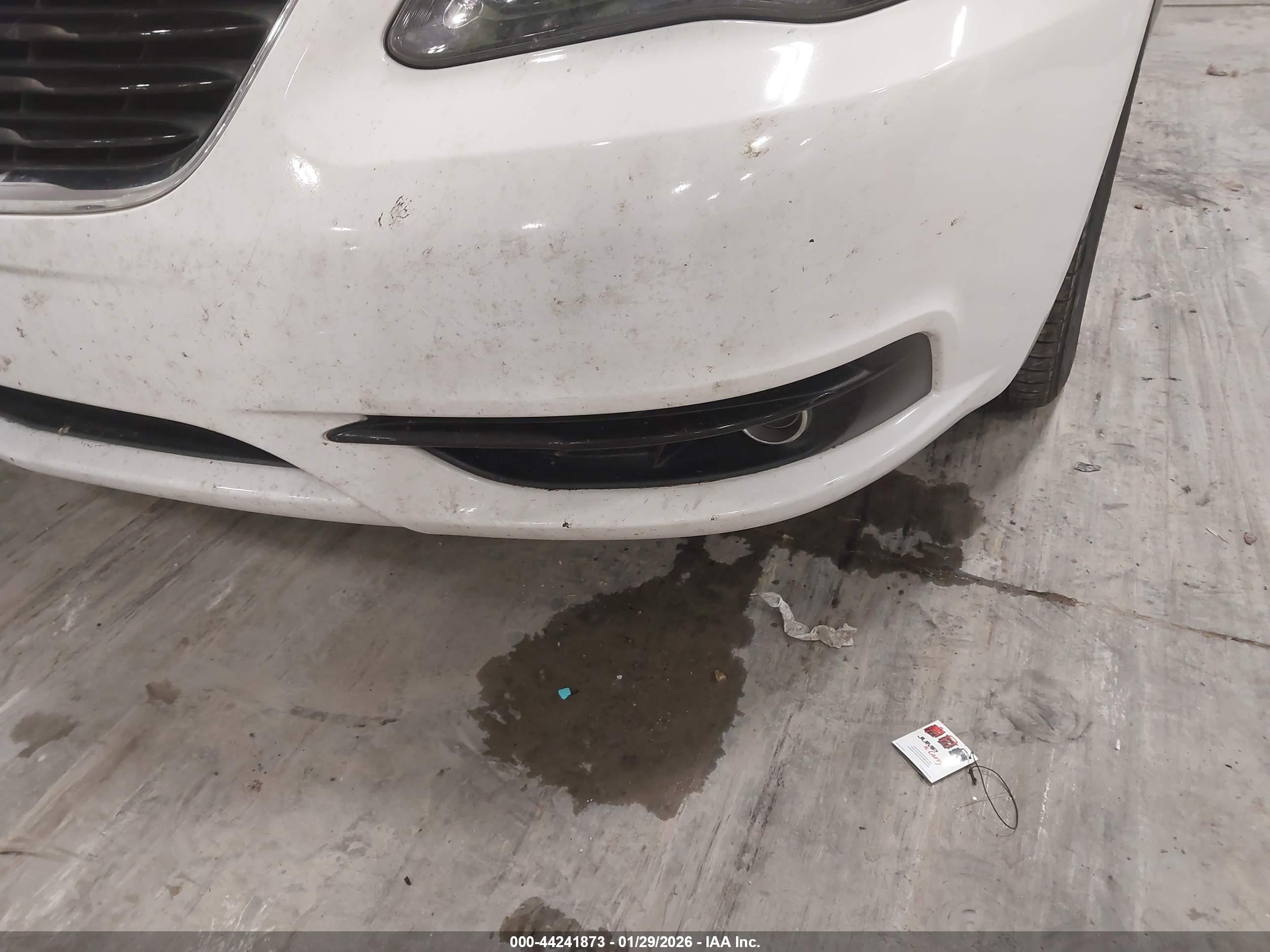 CHRYSLER 200 image 6