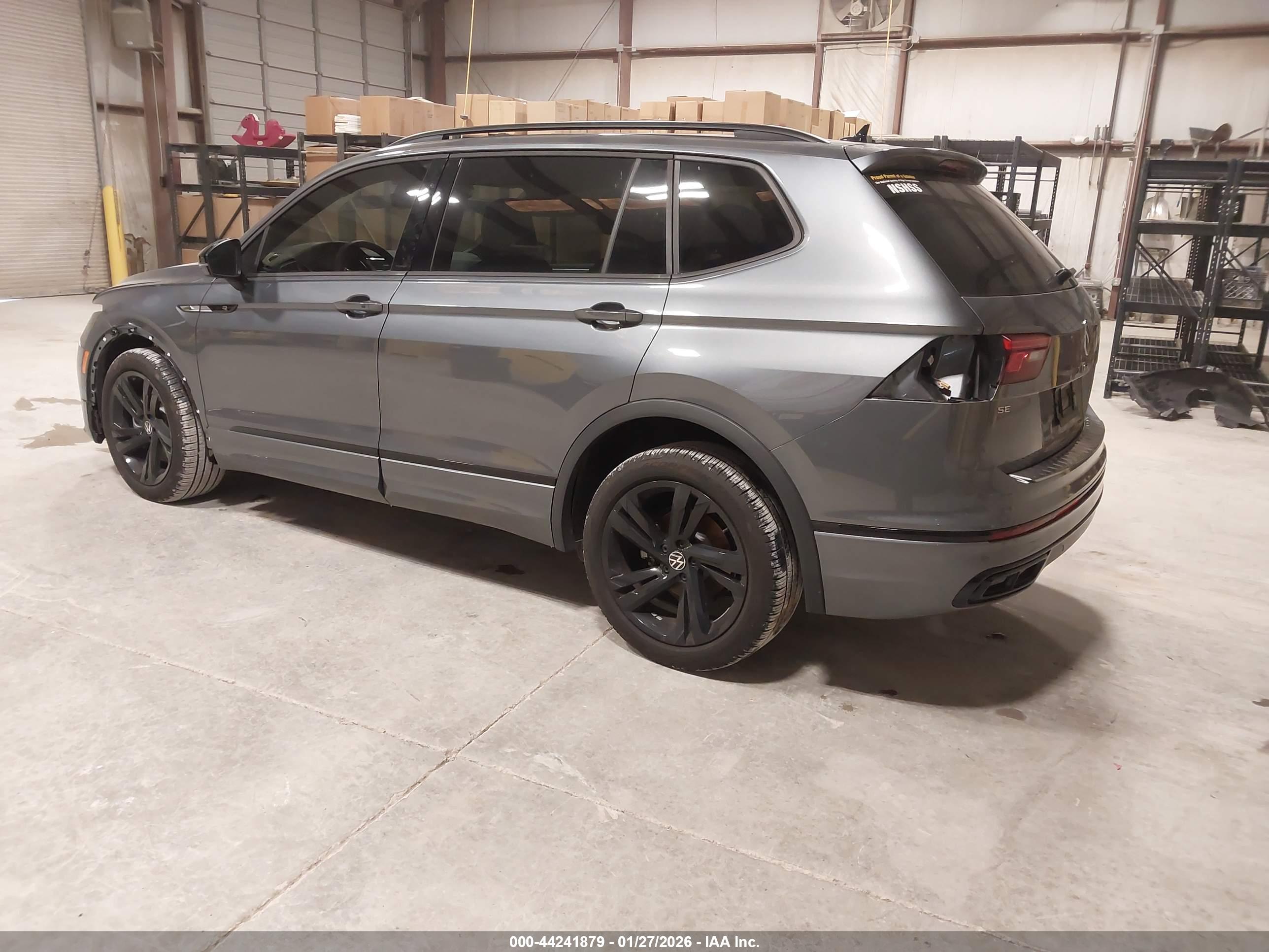 VOLKSWAGEN TIGUAN image 3