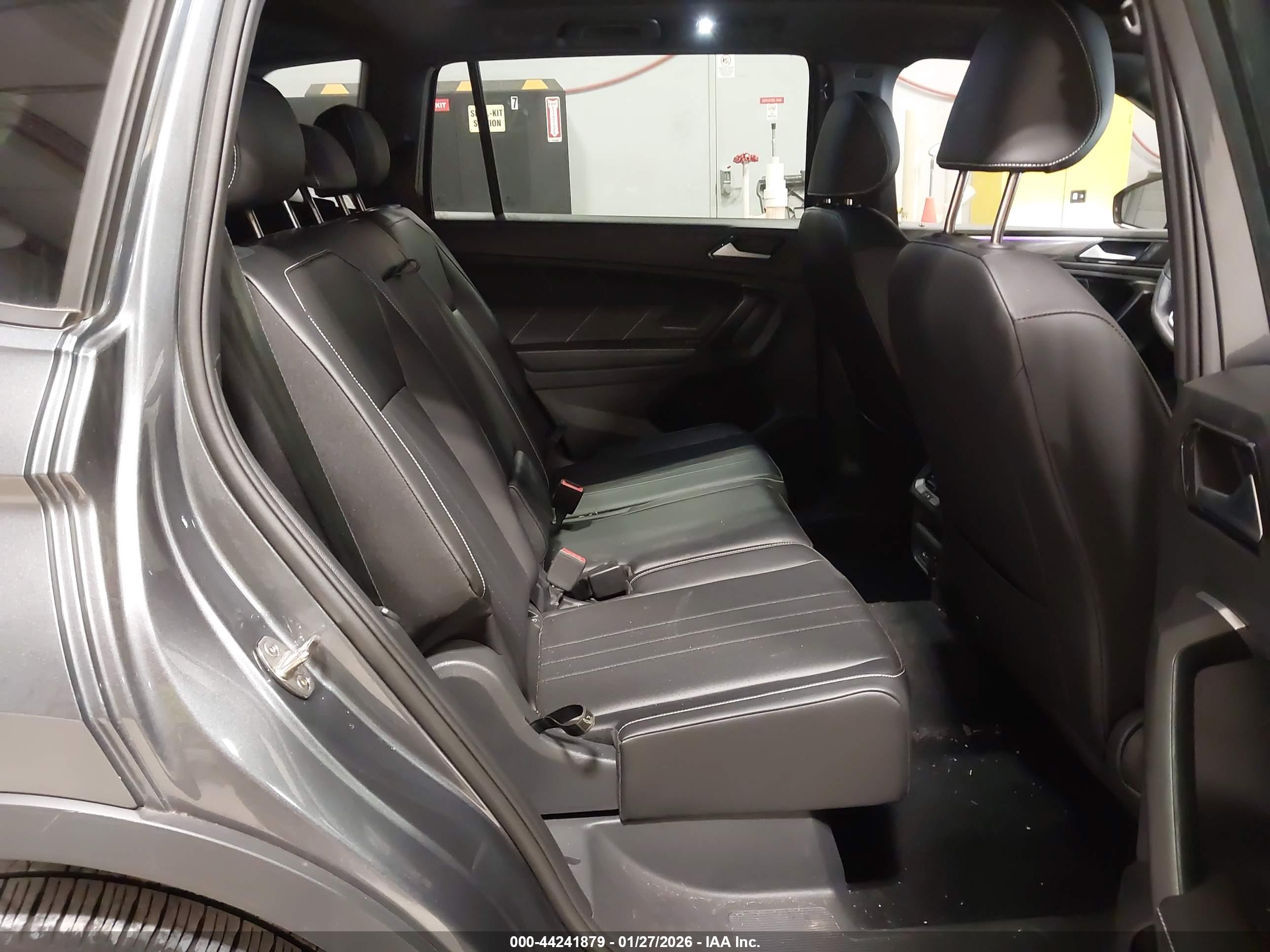 VOLKSWAGEN TIGUAN image 8