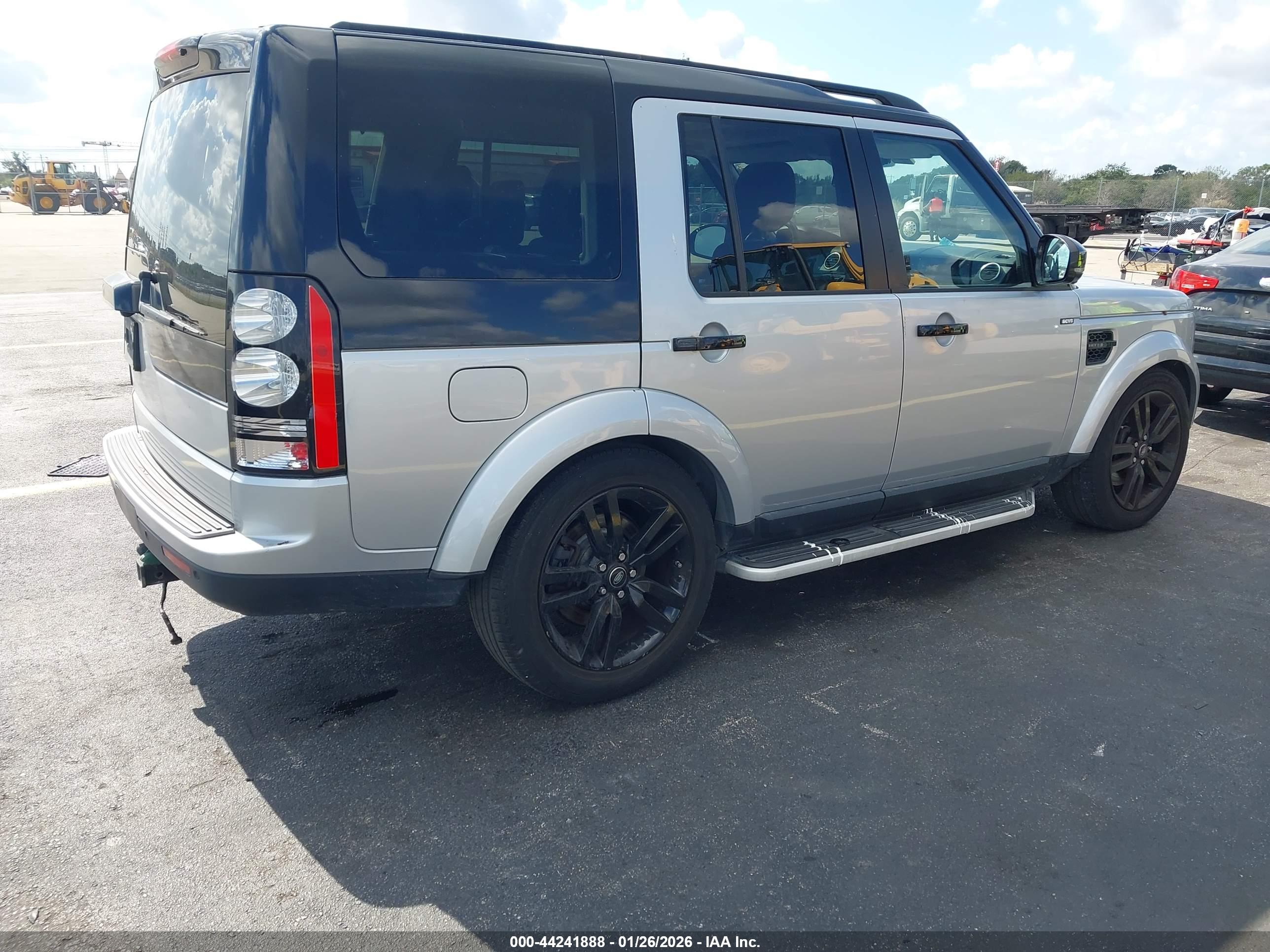 LAND ROVER image 4