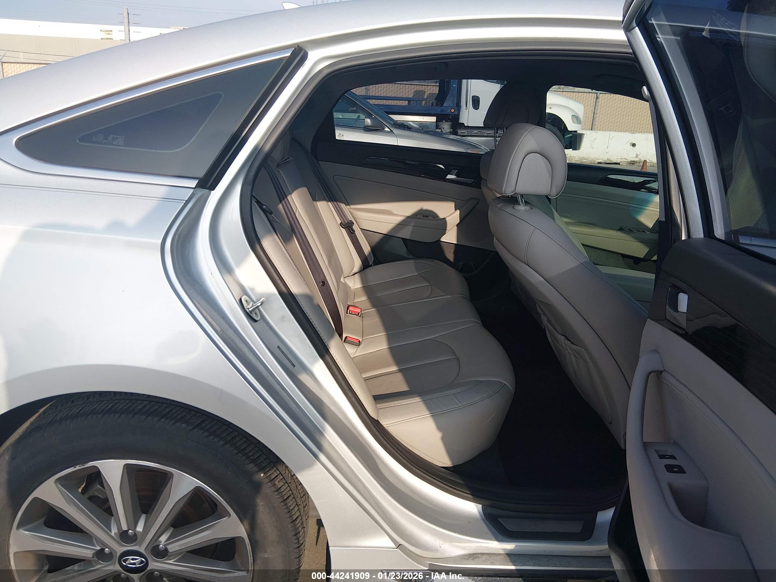 HYUNDAI SONATA image 8