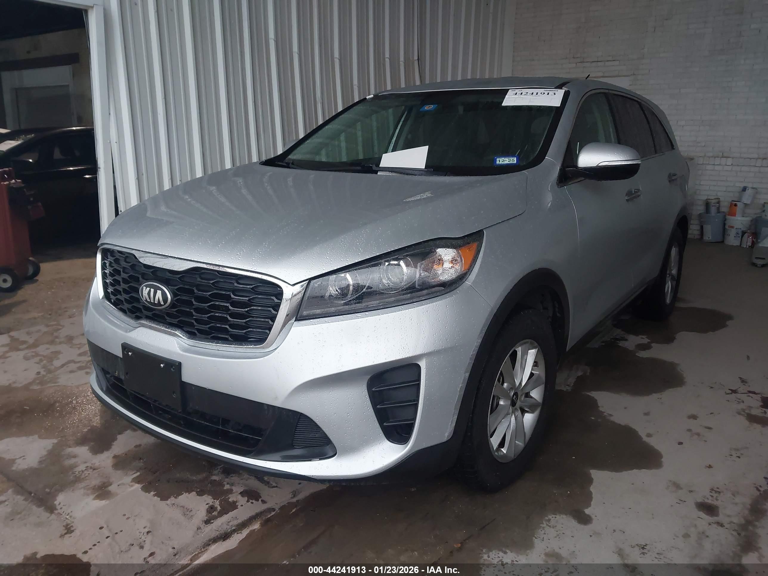 KIA SORENTO image 2