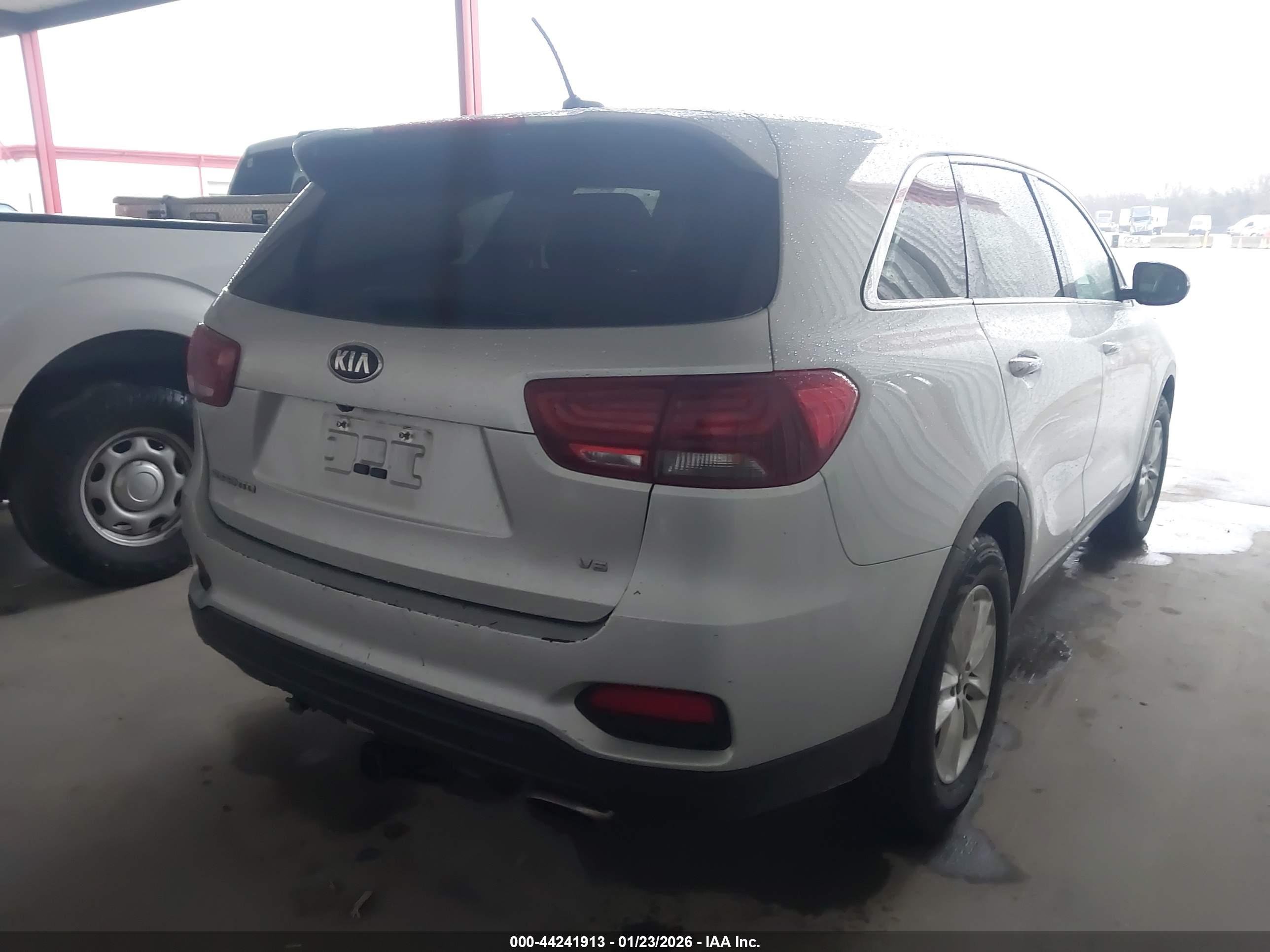 KIA SORENTO image 4