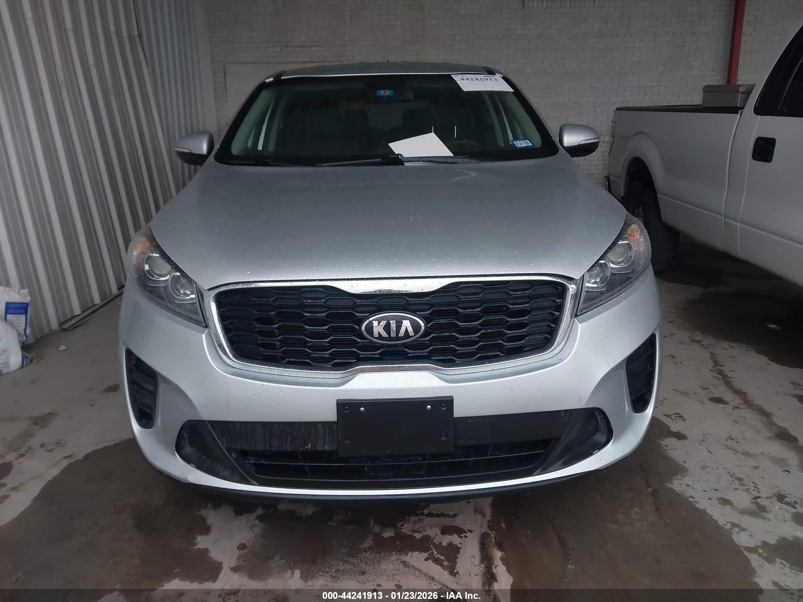 KIA SORENTO image 6