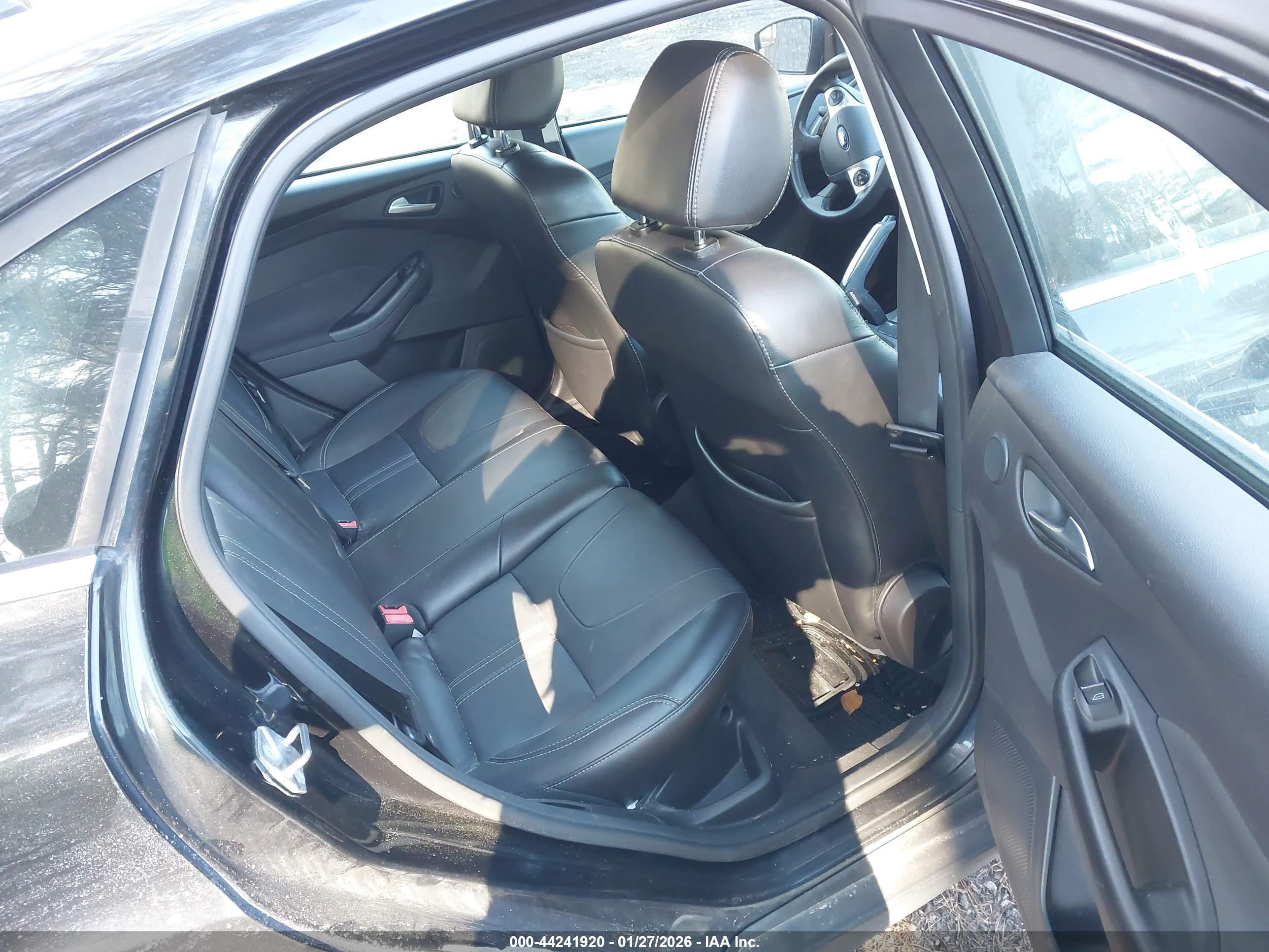 FORD FOCUS image 8