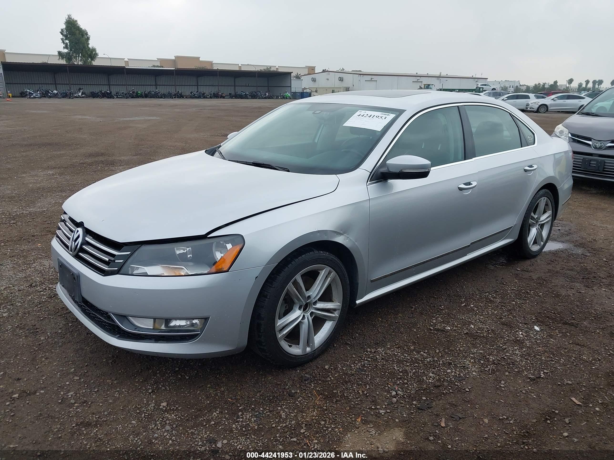 VOLKSWAGEN PASSAT image 2