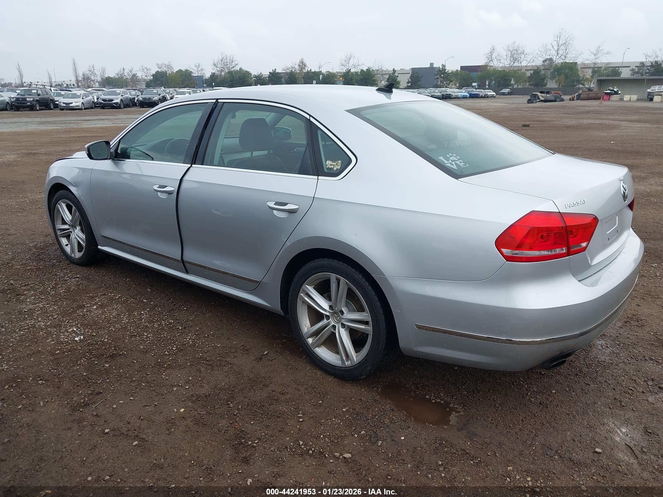 VOLKSWAGEN PASSAT image 3